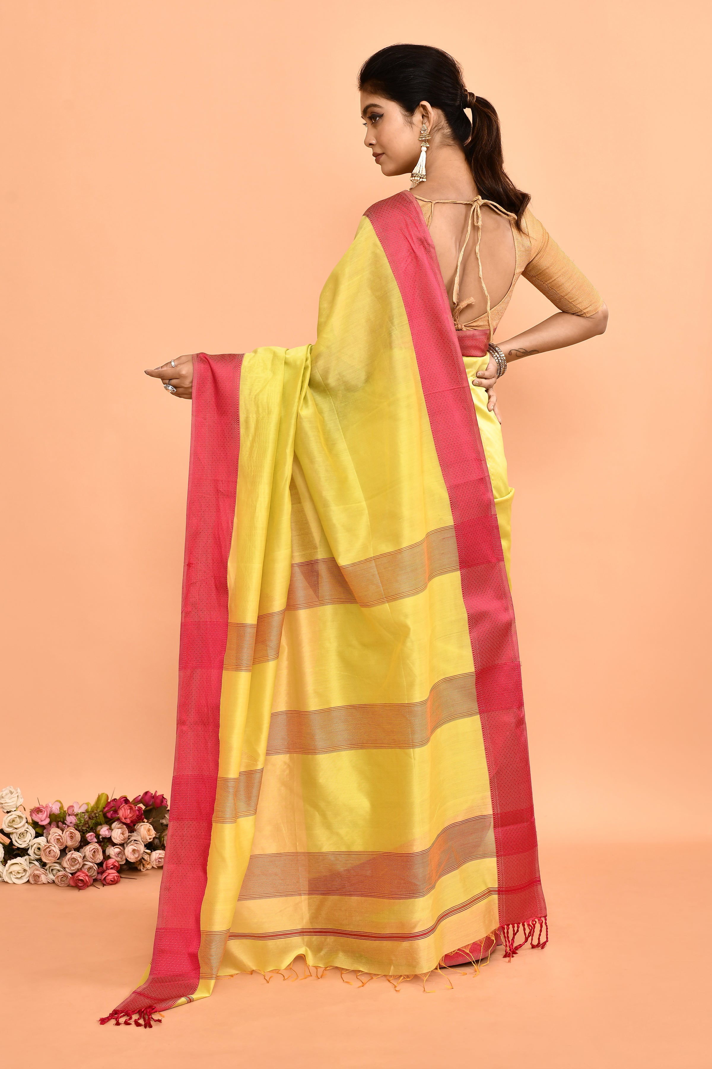 Plain Maheshwari pure handloom saree with contrast dark pink resham border