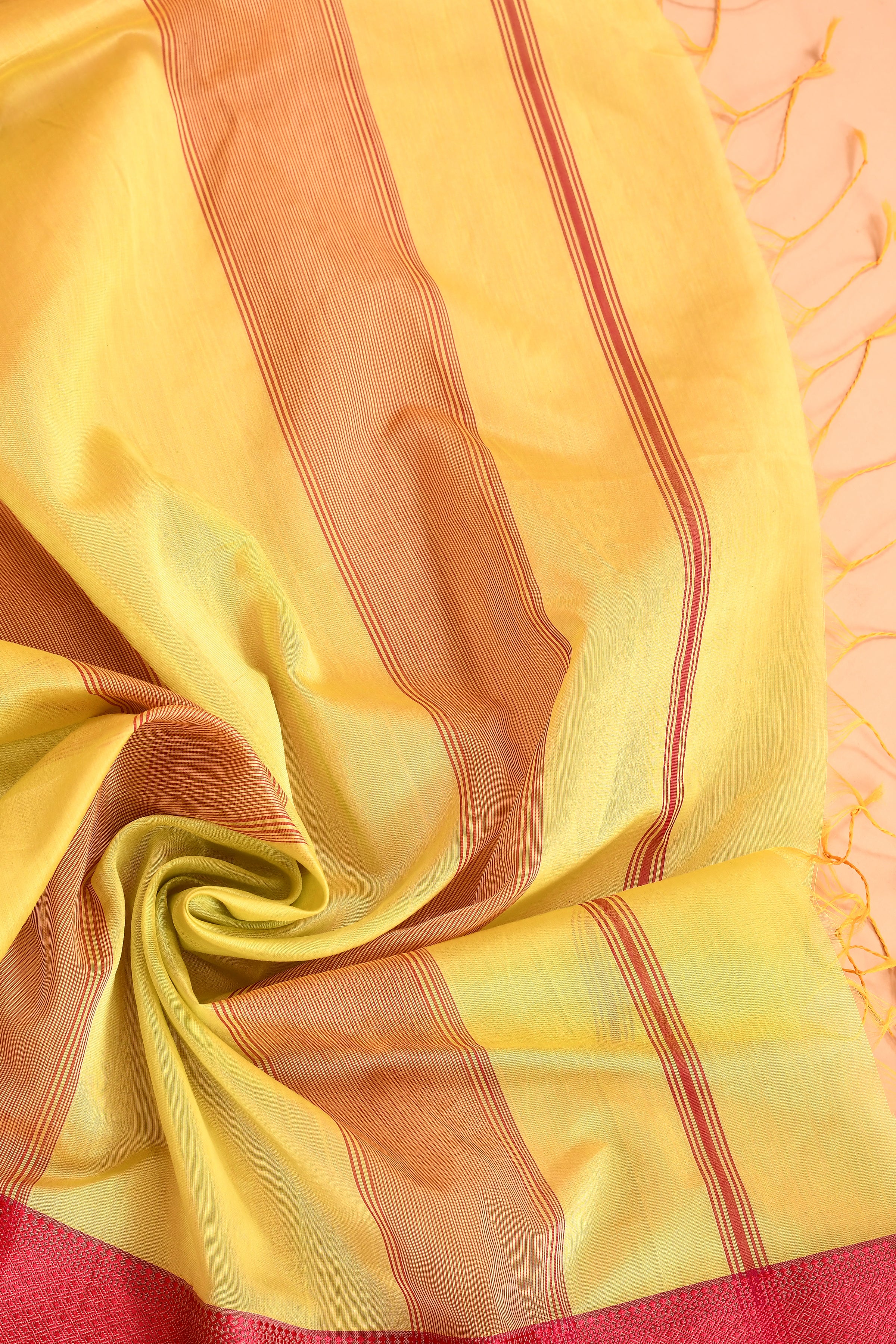 Plain Maheshwari pure handloom saree with contrast dark pink resham border