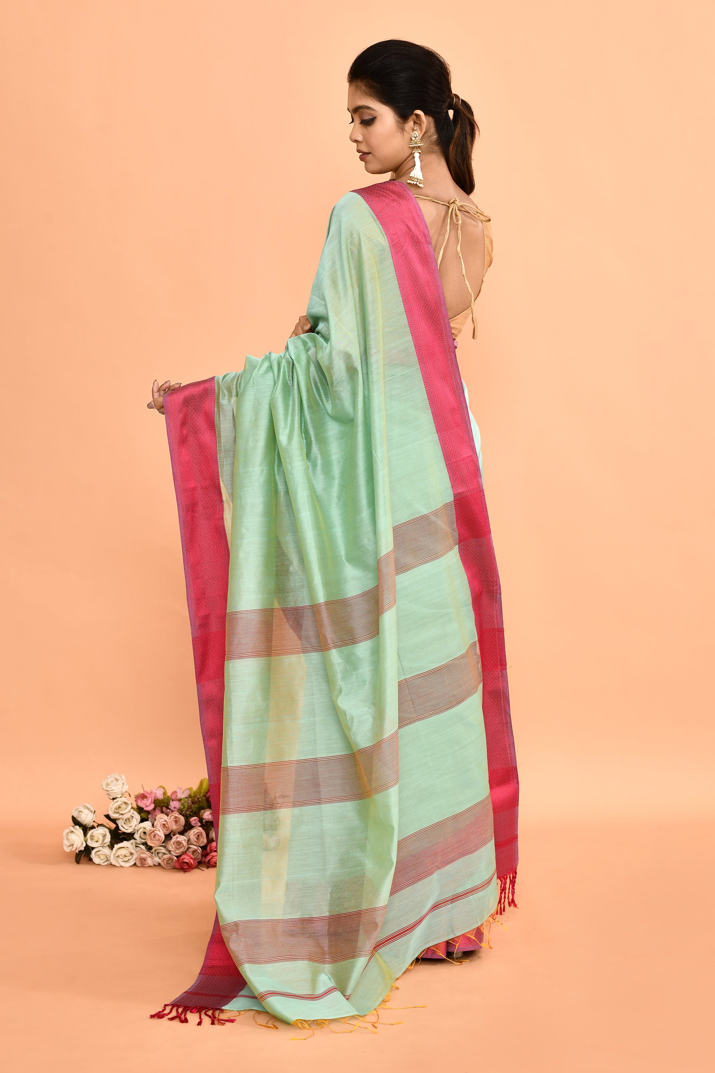 Plain Maheshwari pure handloom saree with contrast dark pink resham border