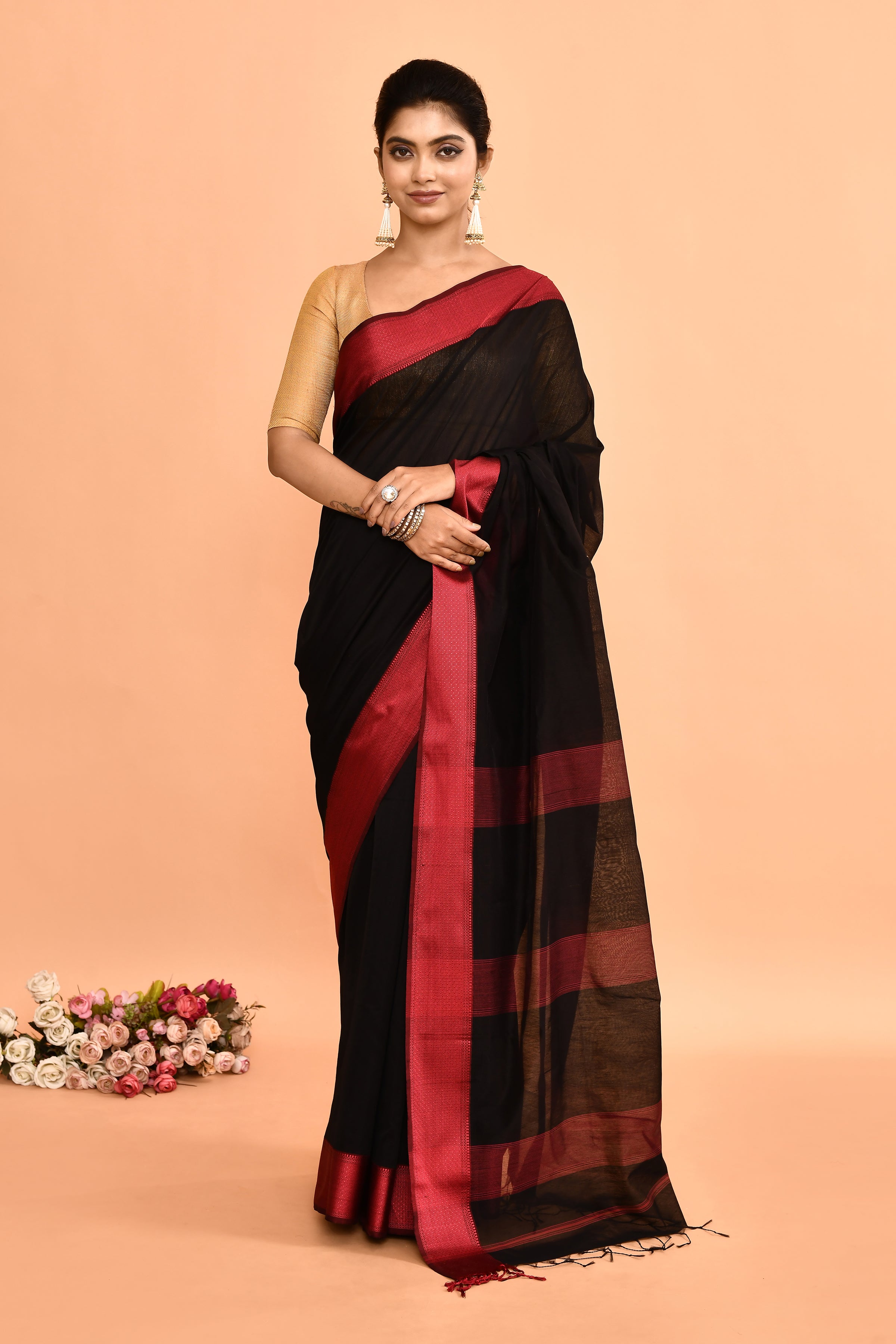 Plain Maheshwari pure handloom saree with contrast dark pink resham border