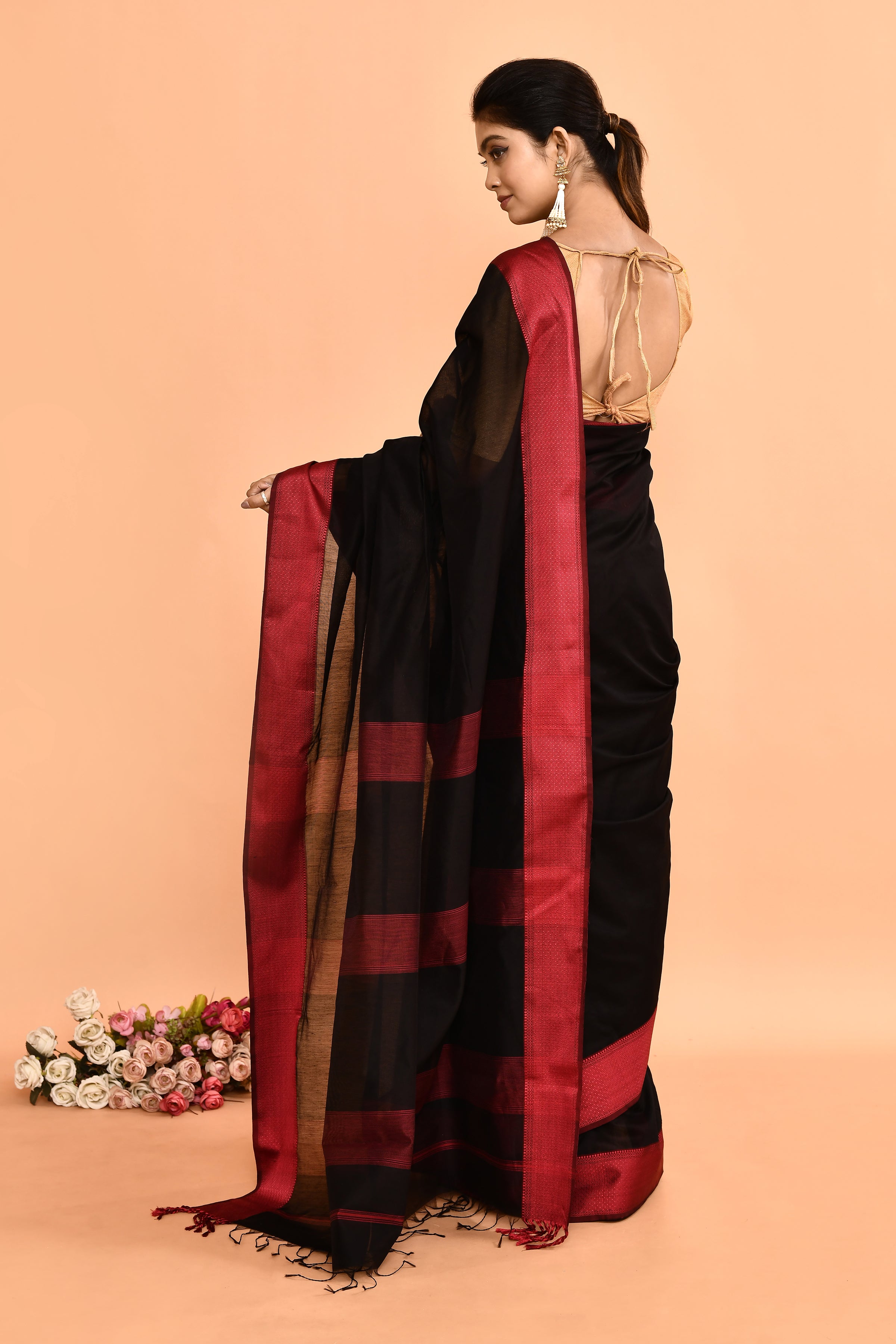 Plain Maheshwari pure handloom saree with contrast dark pink resham border