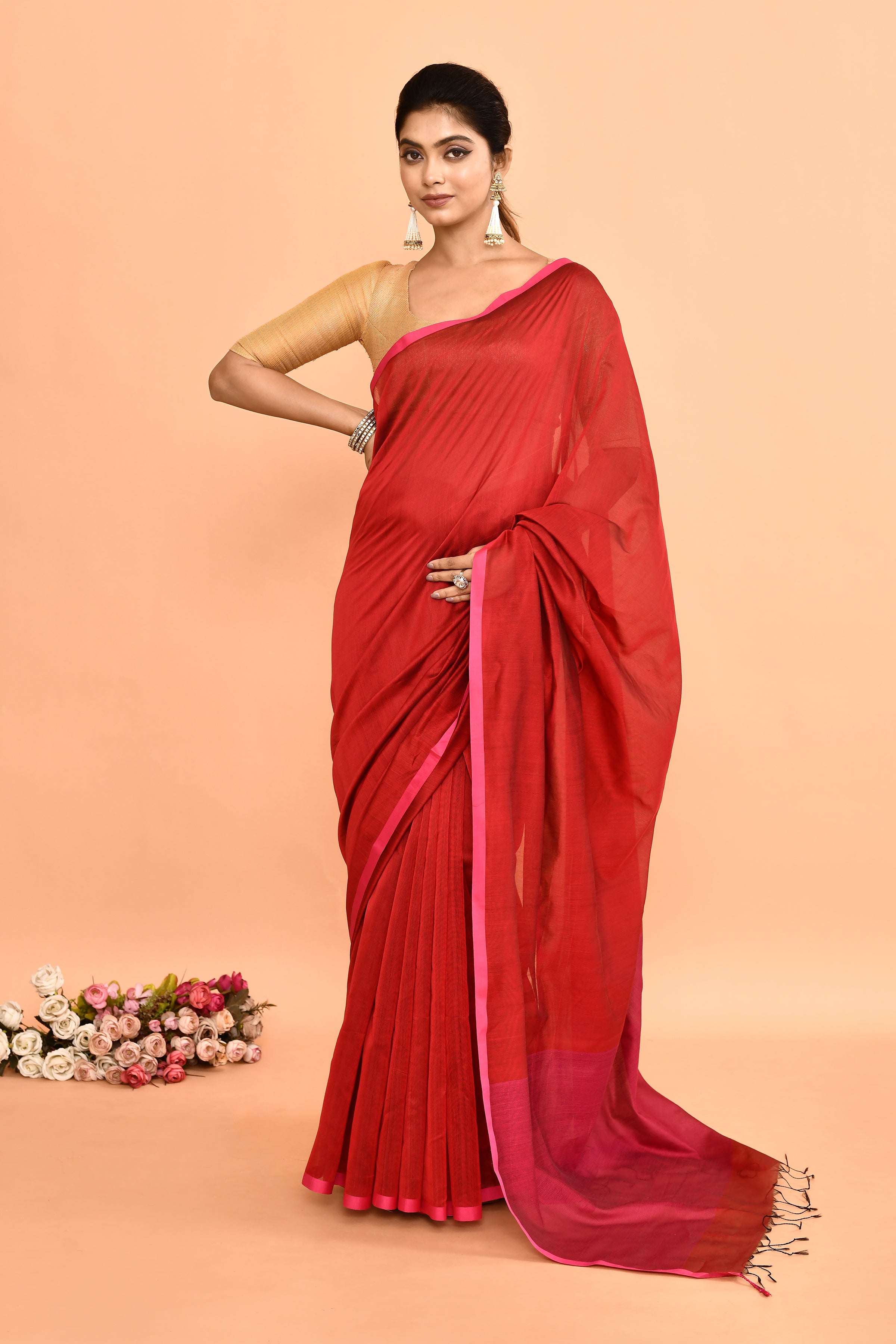Maheshwari pure handloom plain solid color saree with thin contrast dark pink border-red