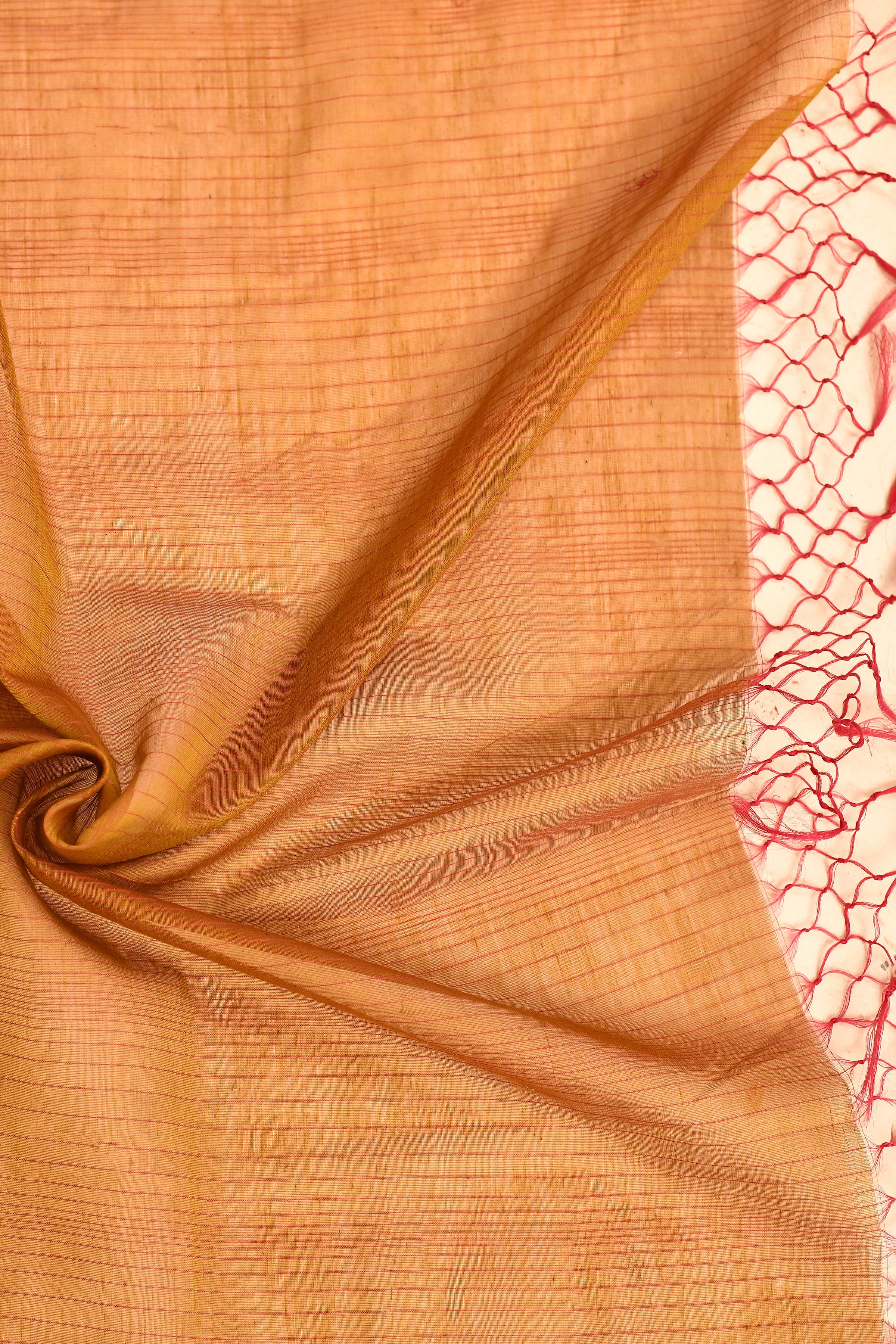 Plain Maheshwari pure handloom self-checks saree with narrow contrast pink border