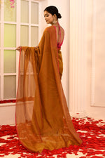 Plain Maheshwari pure handloom self-checks saree with narrow contrast pink border