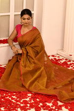 Plain Maheshwari pure handloom self-checks saree with narrow contrast pink border