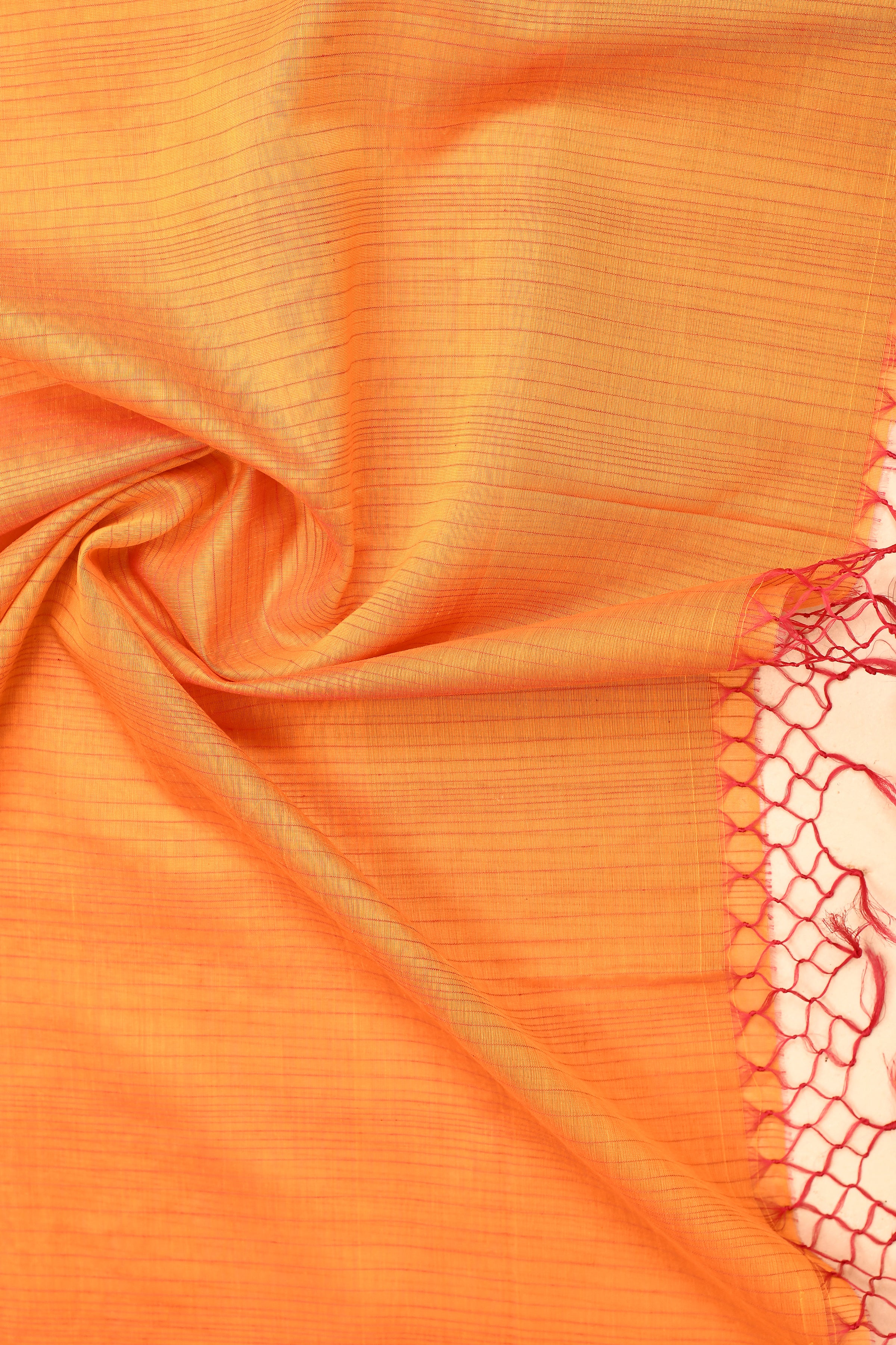 Plain Maheshwari pure handloom self-checks saree with narrow contrast pink border