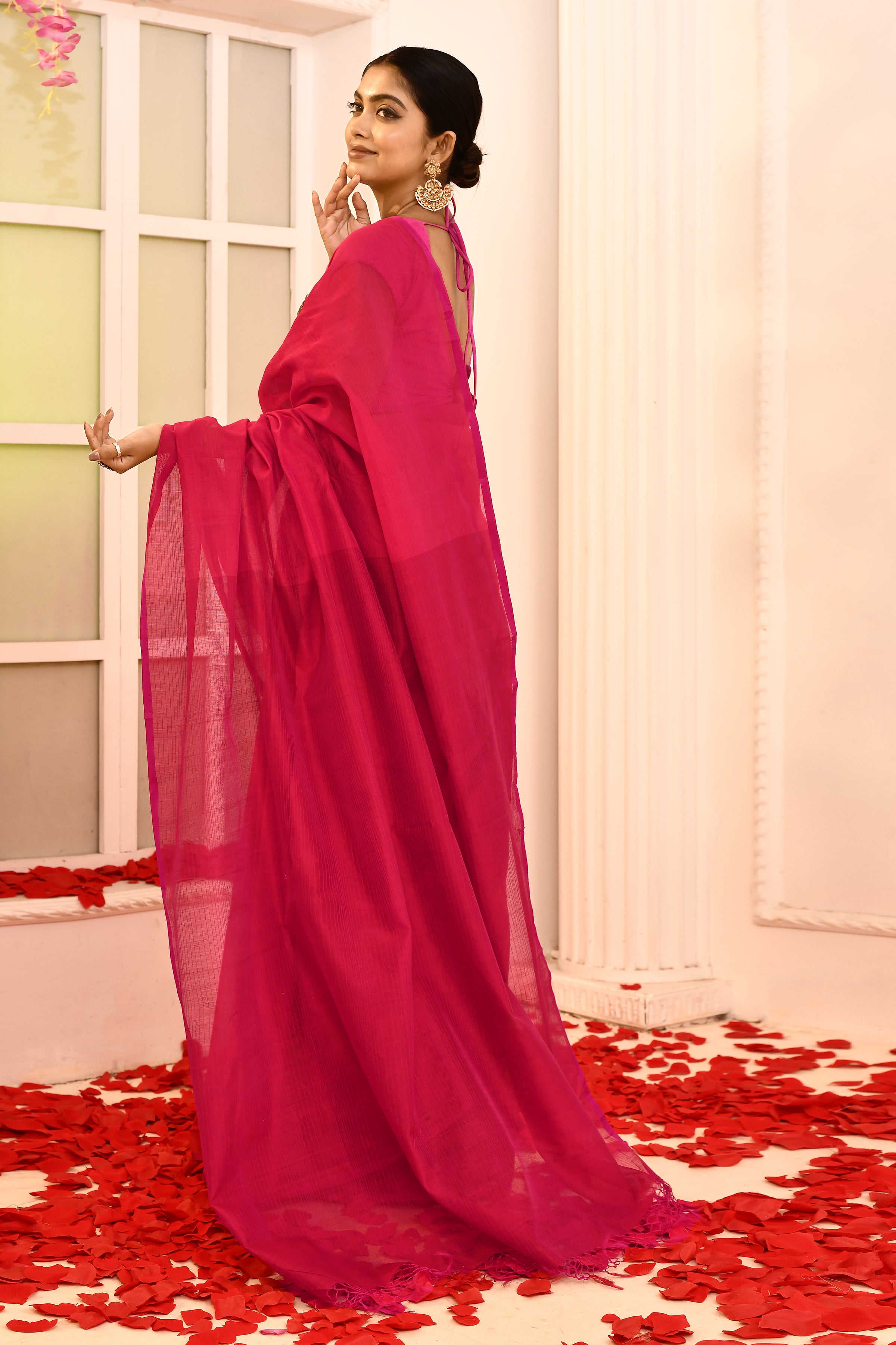 Plain Maheshwari pure handloom self-checks saree with narrow contrast pink border