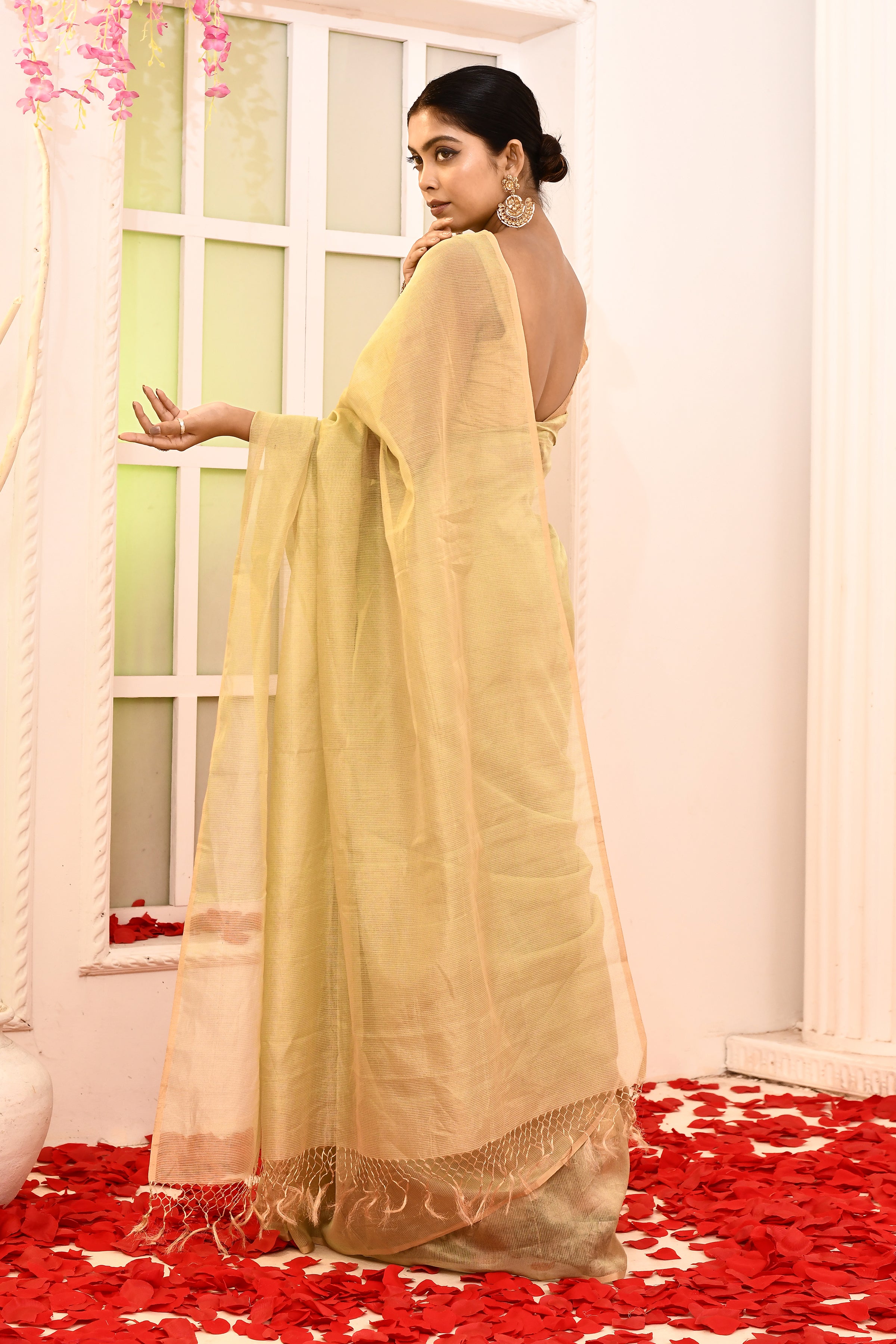 Maheshwari pure handloom tissue saree with small golden checks