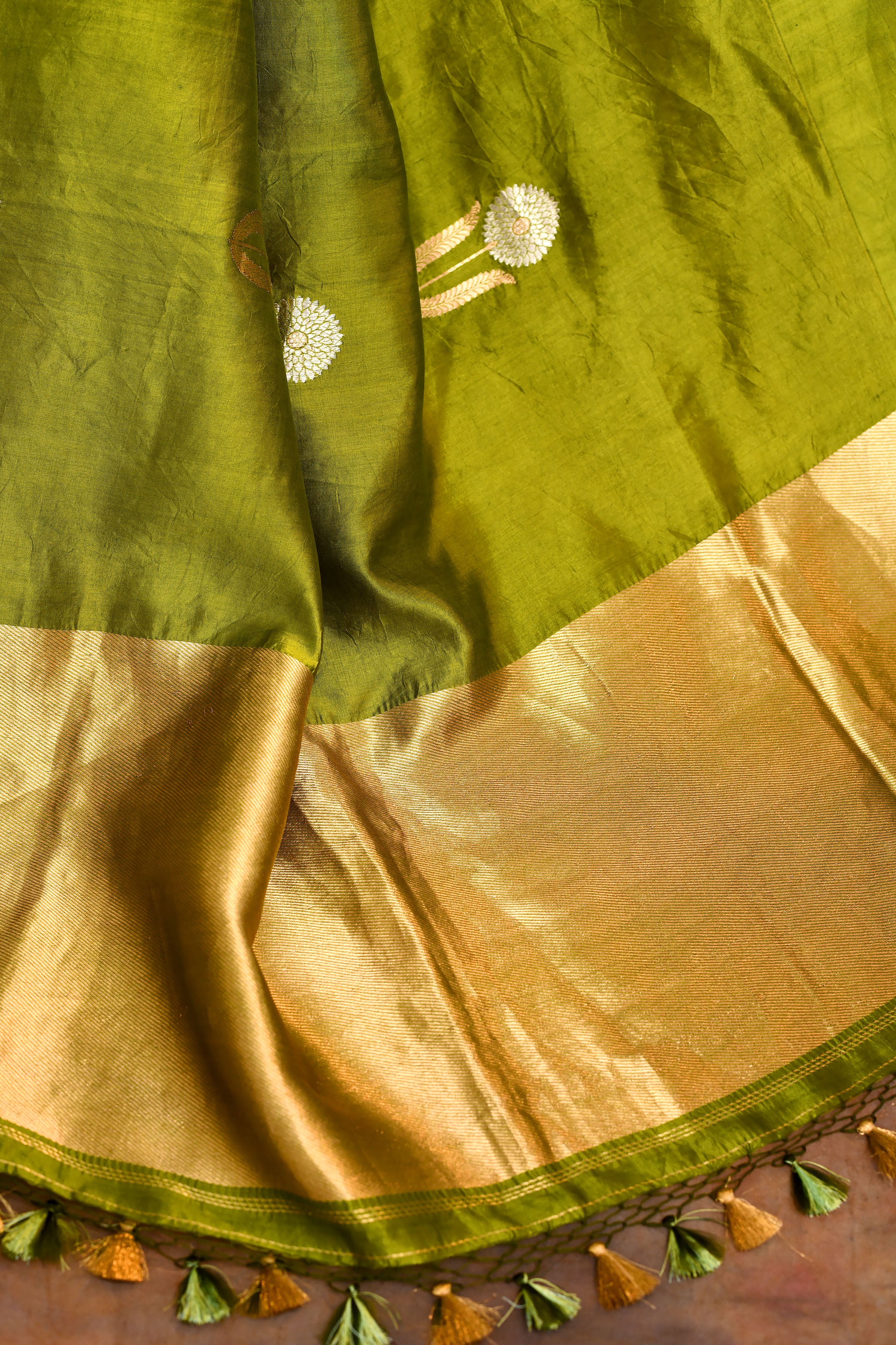 Pure Munga Silk Saree with Delicately Woven Floral Butis – Parrot Green