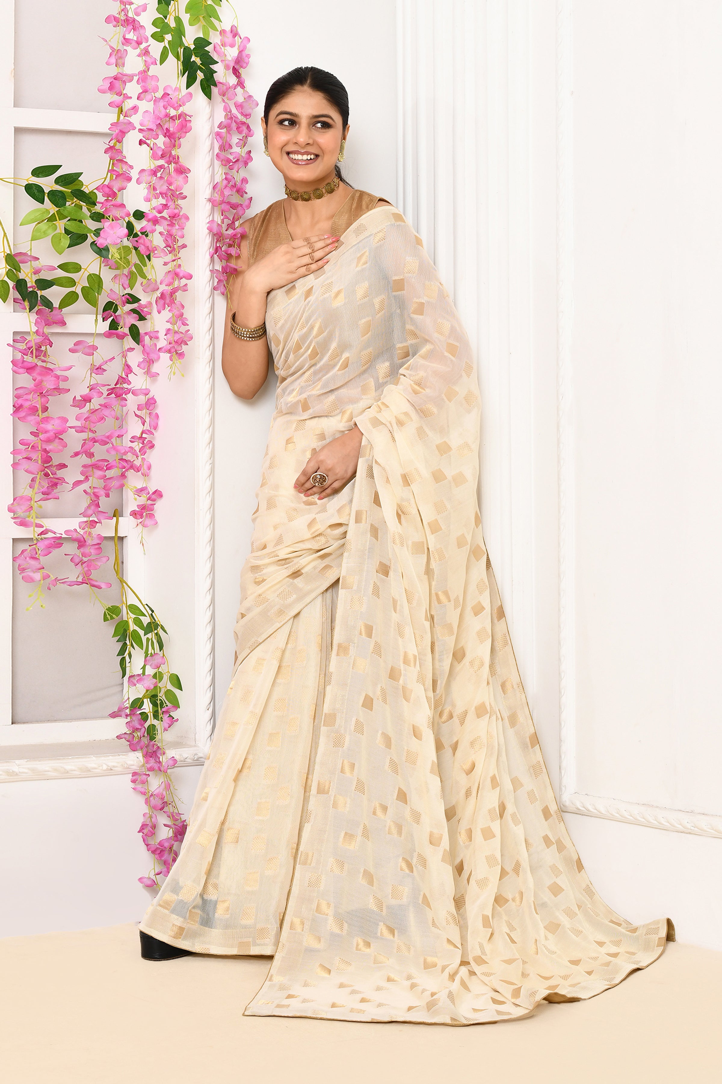 Jute Upada golden checker pattern saree-Off white