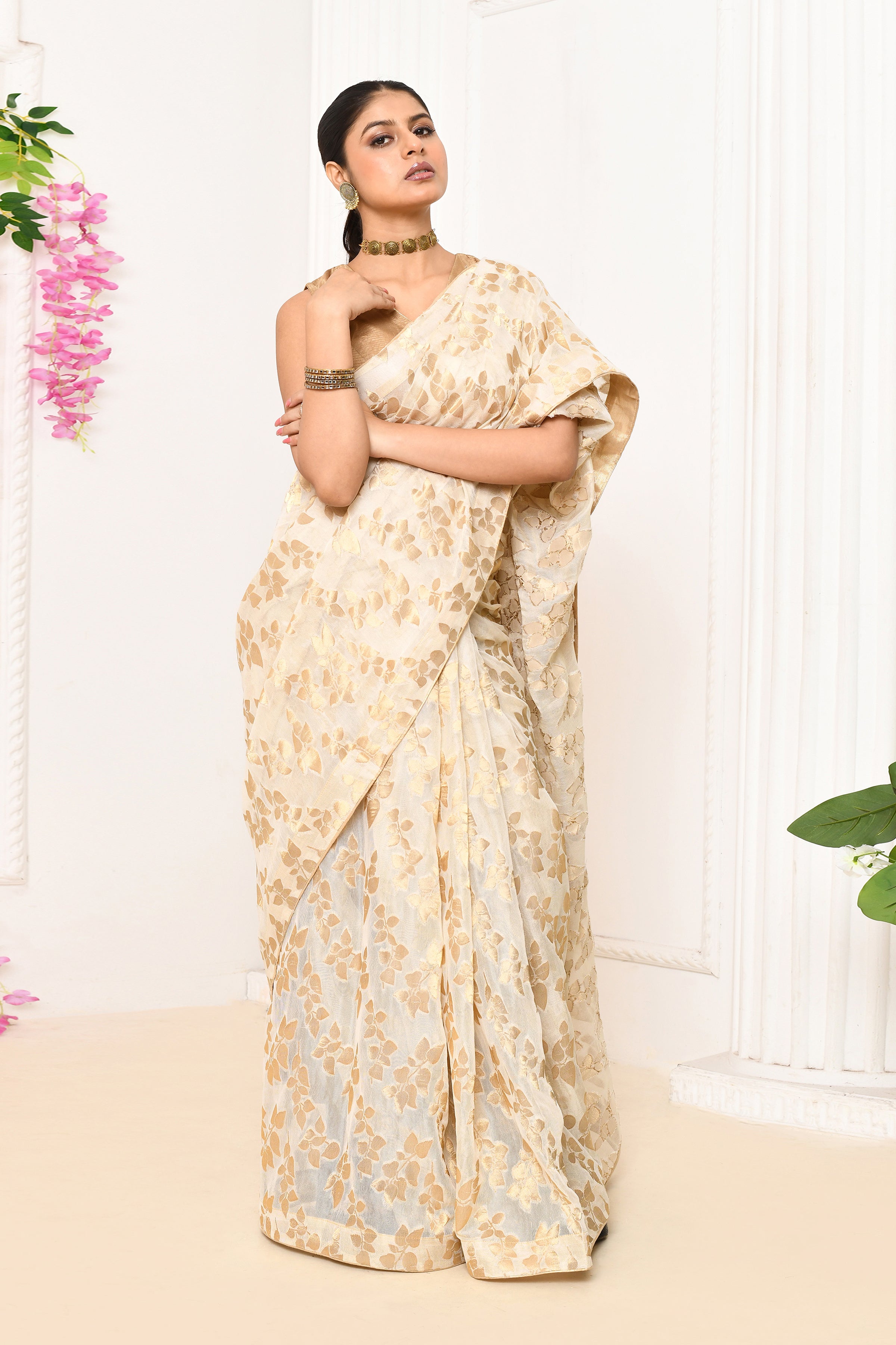 Jute Upada golden leaf pattern saree-Off white