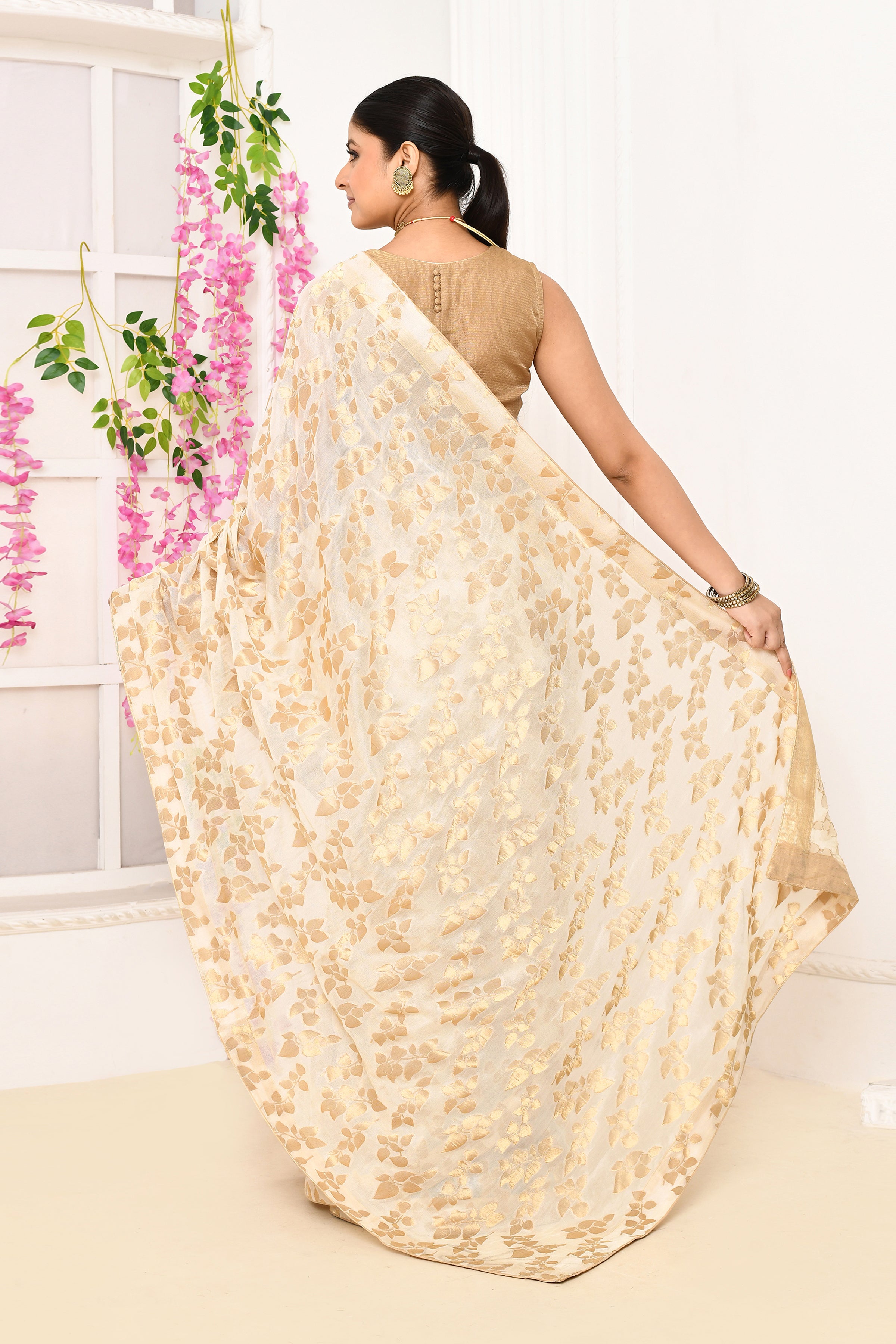Jute Upada golden leaf pattern saree-Off white