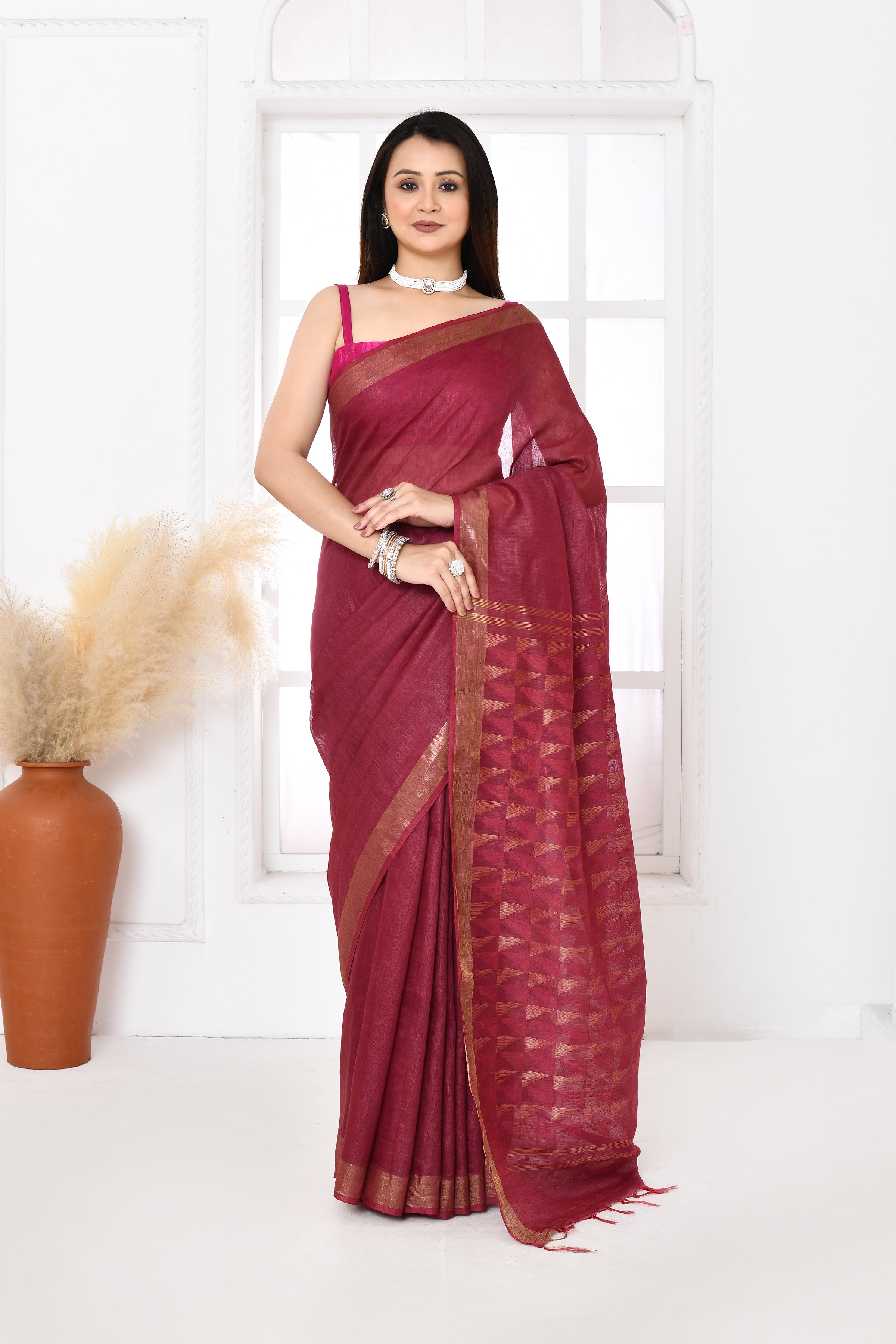 Pure handloom tussar linen saree with woven zari pallu