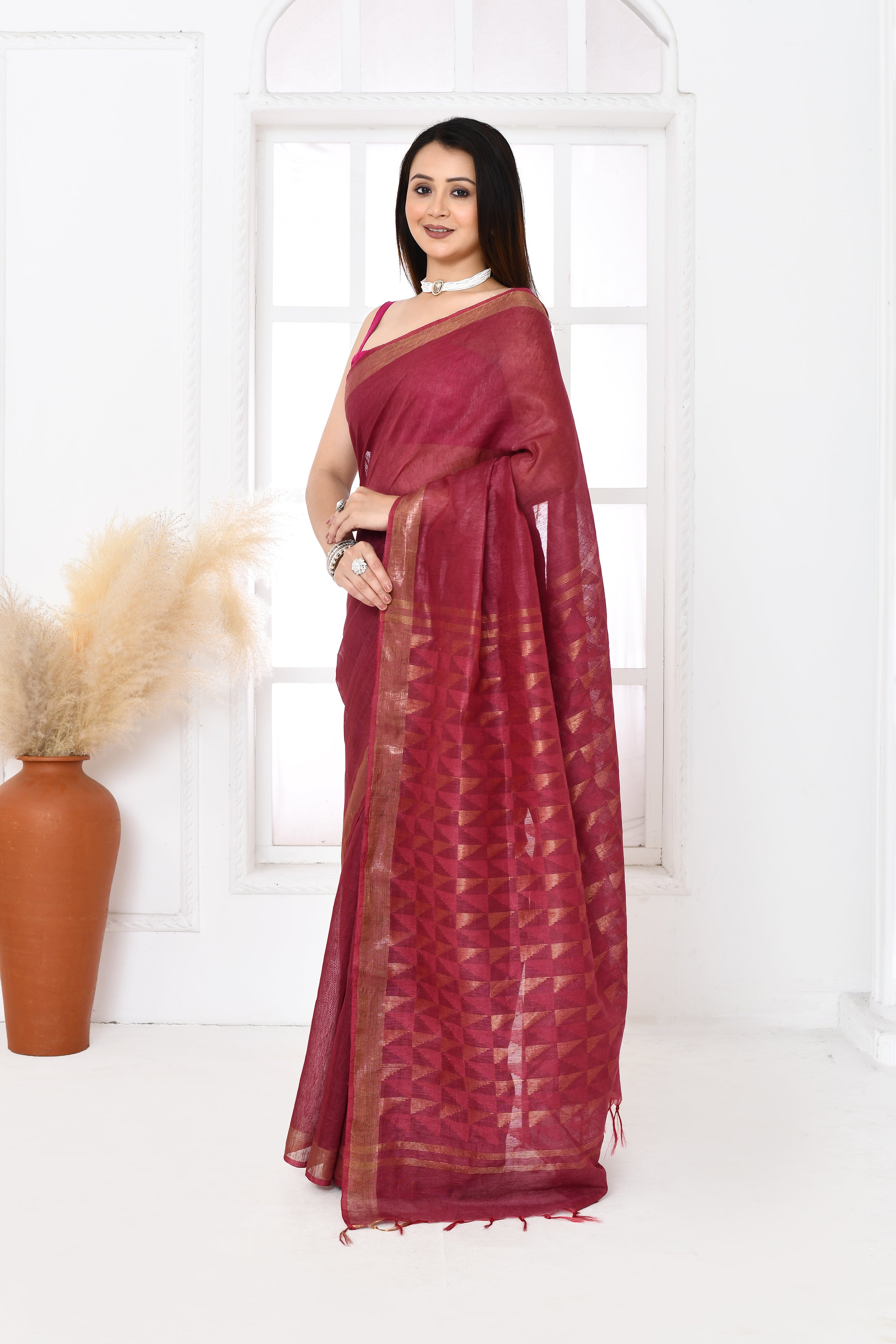 Pure handloom tussar linen saree with woven zari pallu