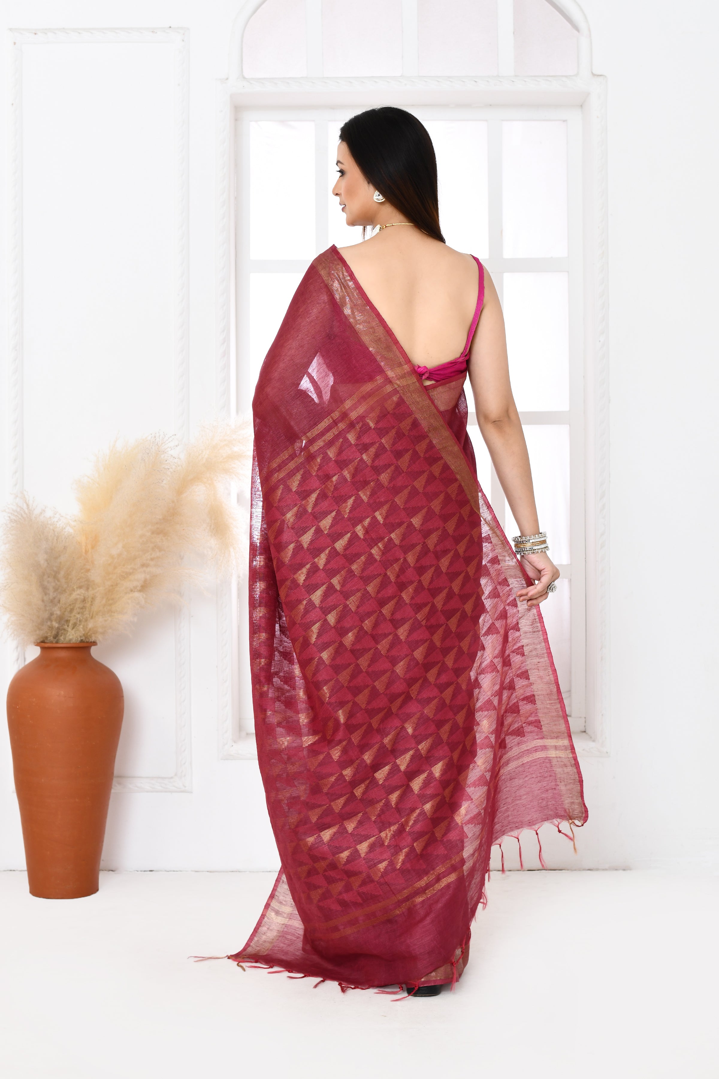 Pure handloom tussar linen saree with woven zari pallu