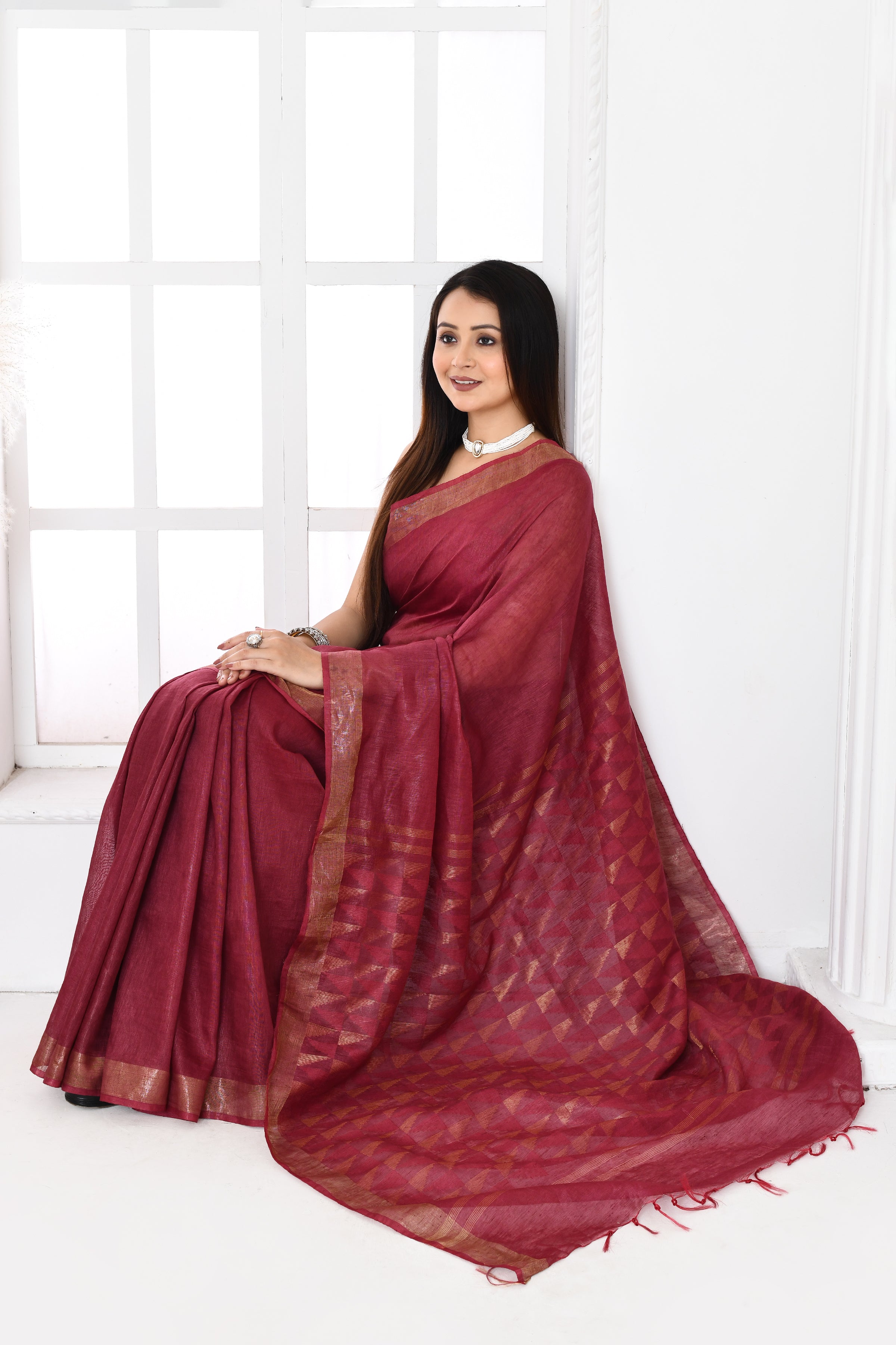 Pure handloom tussar linen saree with woven zari pallu