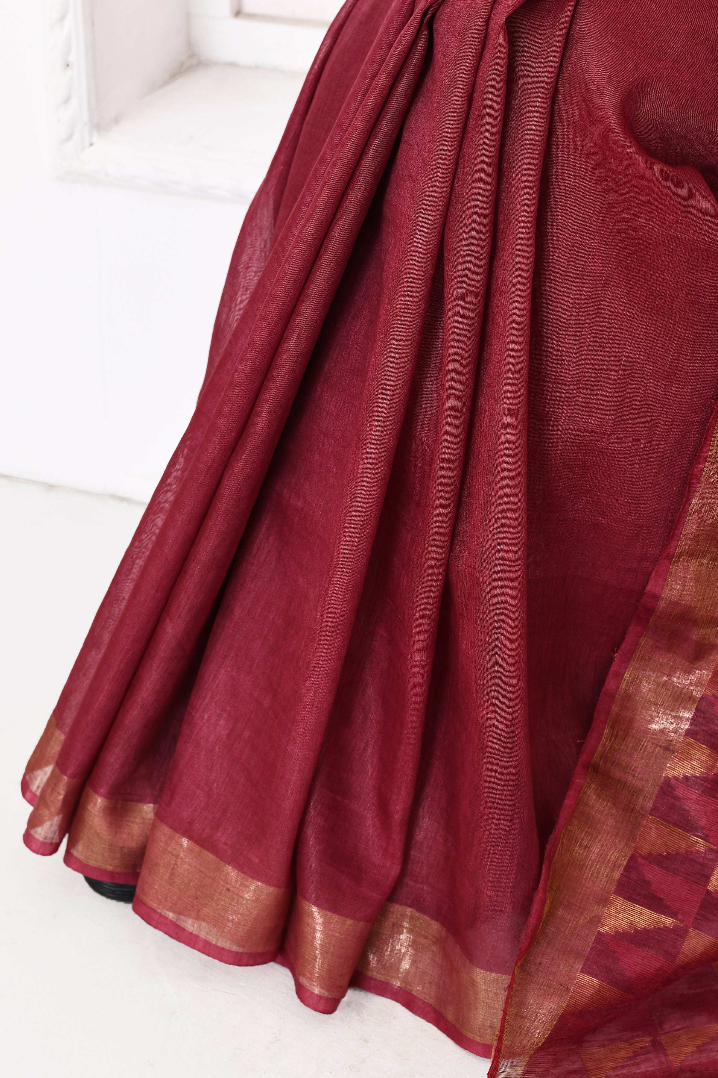 Pure handloom tussar linen saree with woven zari pallu