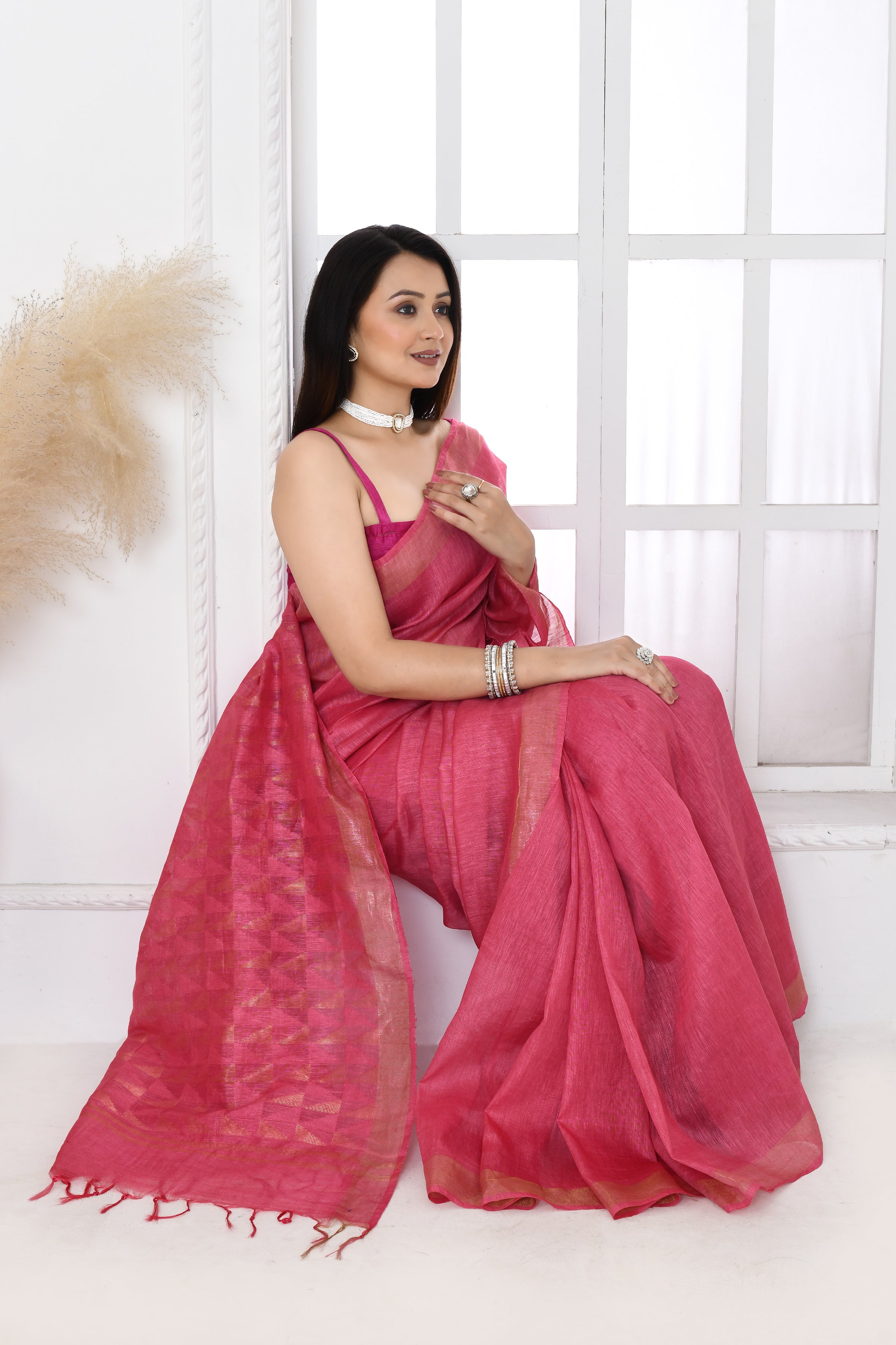 Pure handloom tussar linen saree with woven zari pallu