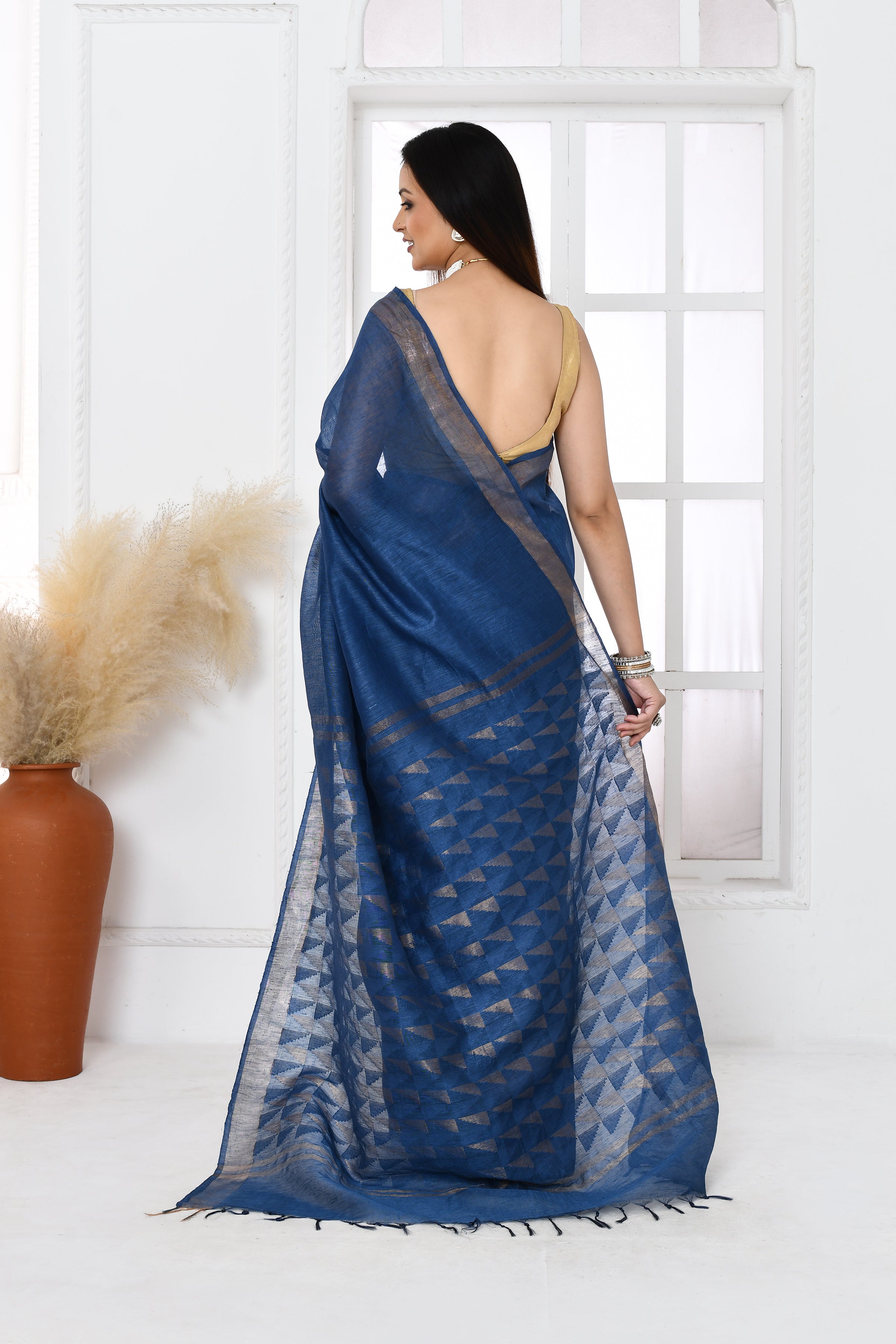 Pure handloom tussar linen saree with woven zari pallu