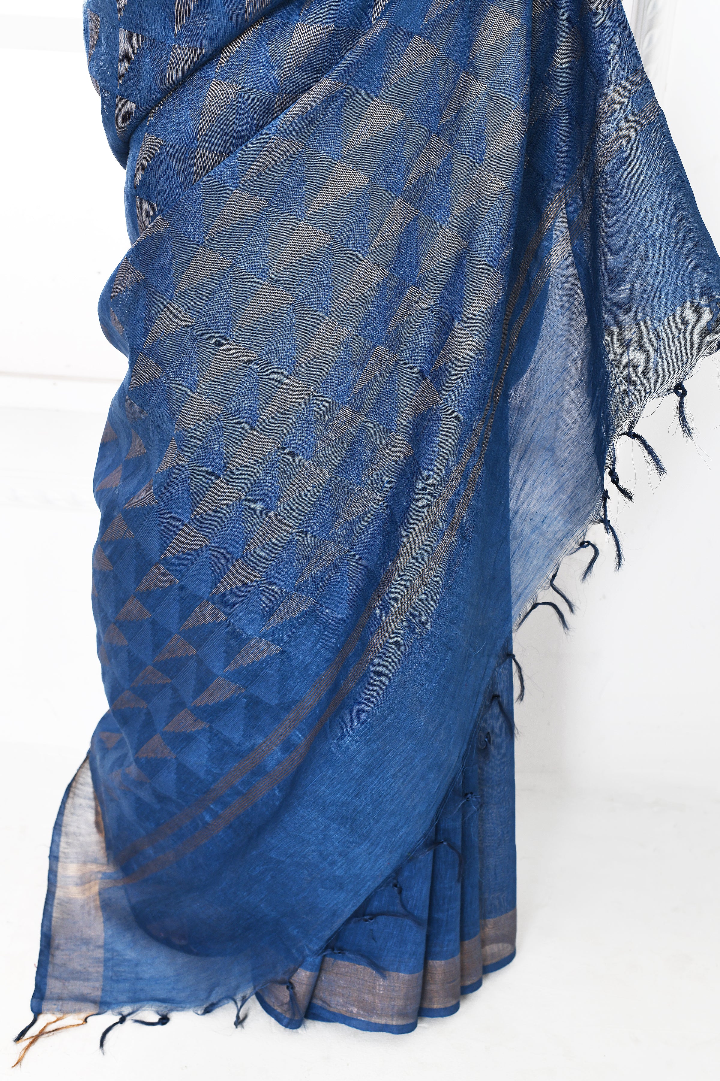 Pure handloom tussar linen saree with woven zari pallu