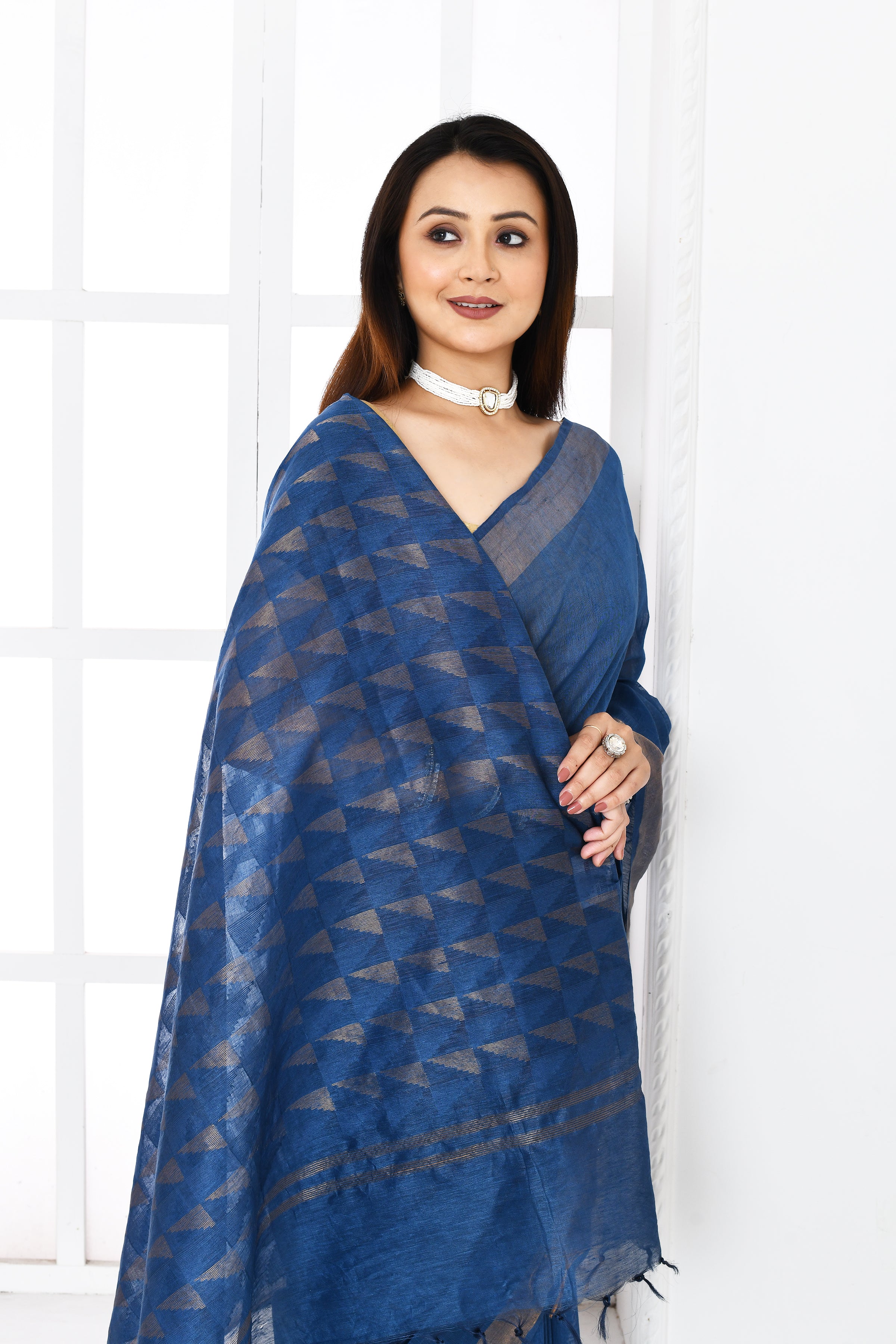 Pure handloom tussar linen saree with woven zari pallu