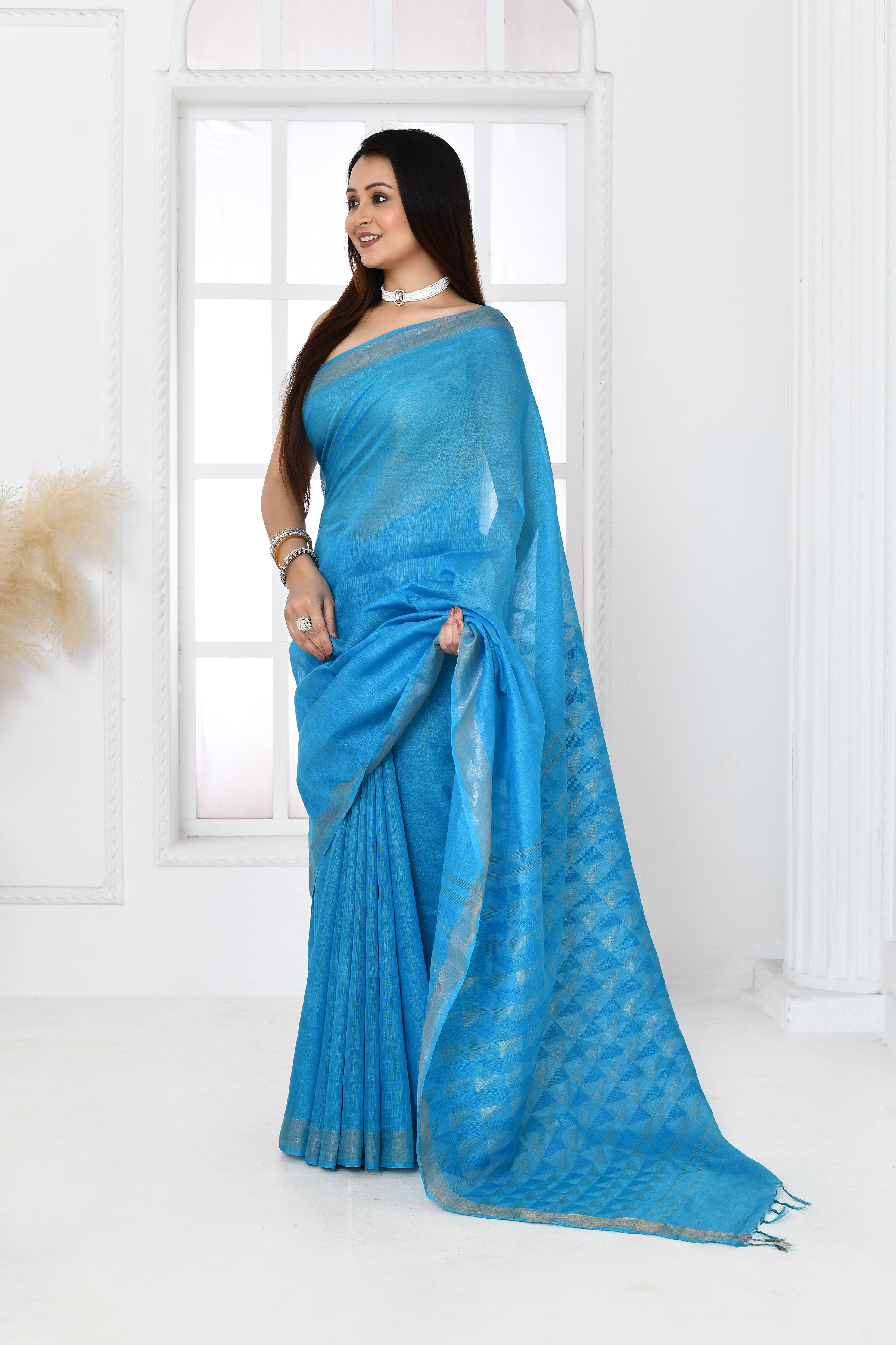 Pure handloom tussar linen saree with woven zari pallu