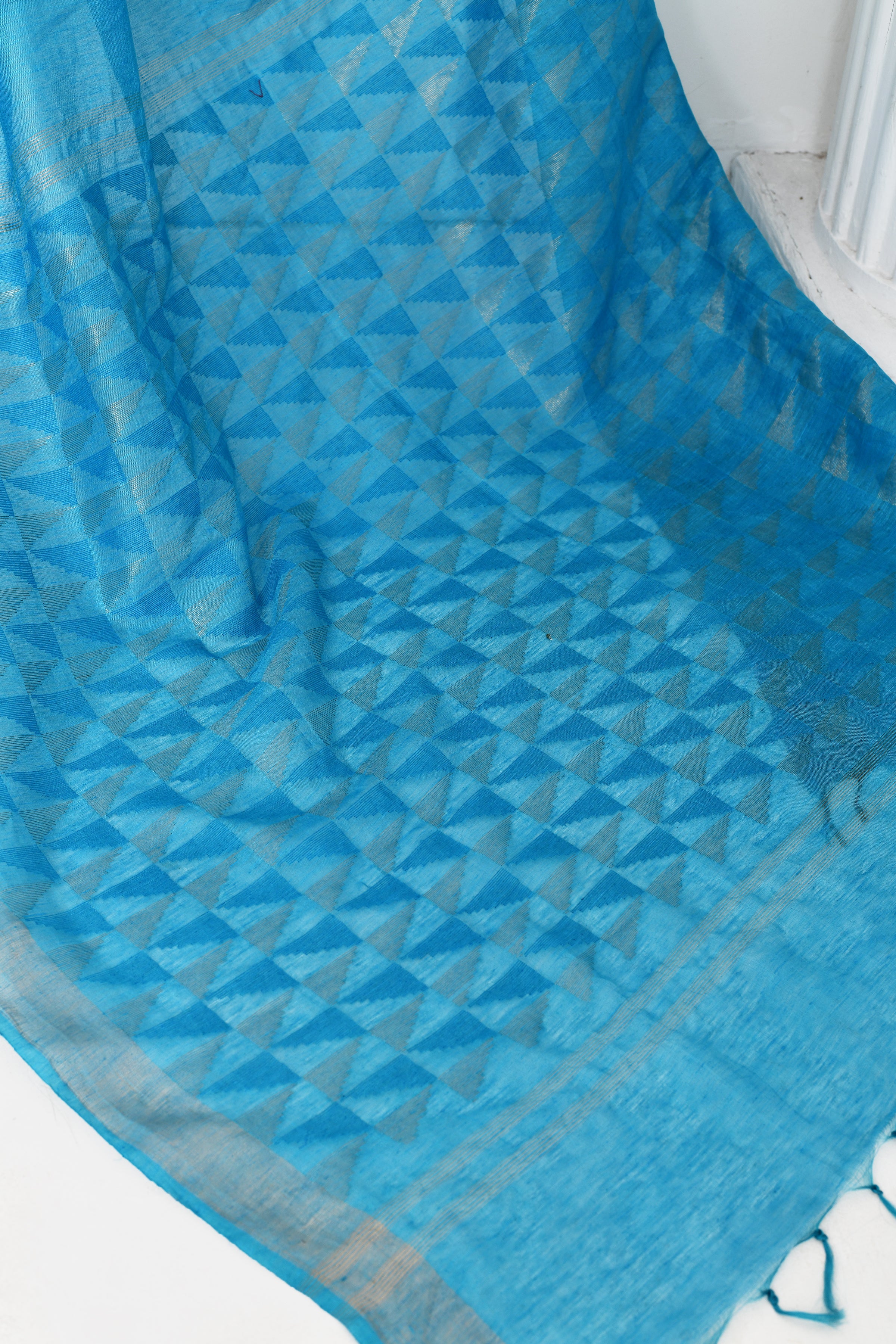 Pure handloom tussar linen saree with woven zari pallu