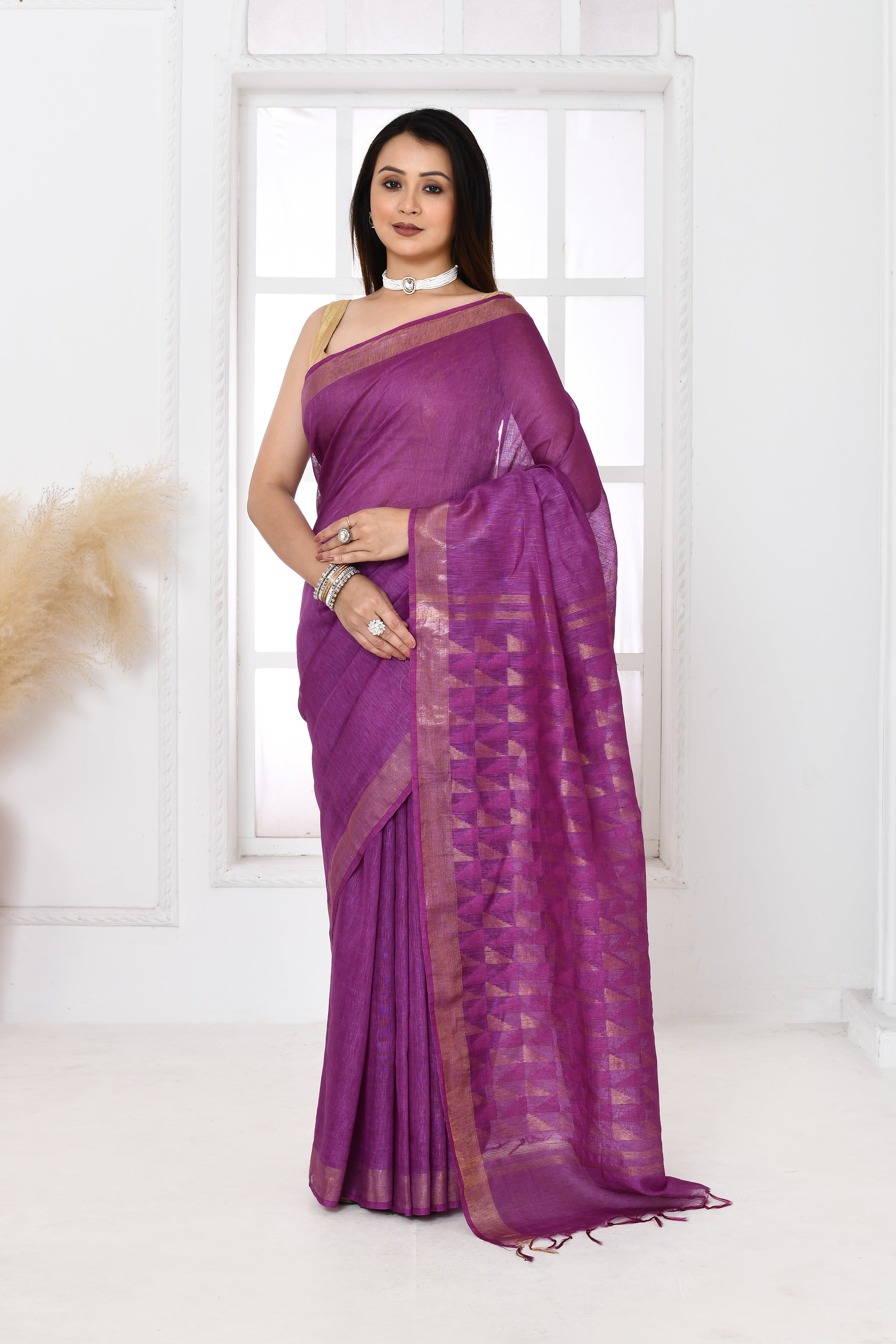 Pure handloom tussar linen saree with woven zari pallu