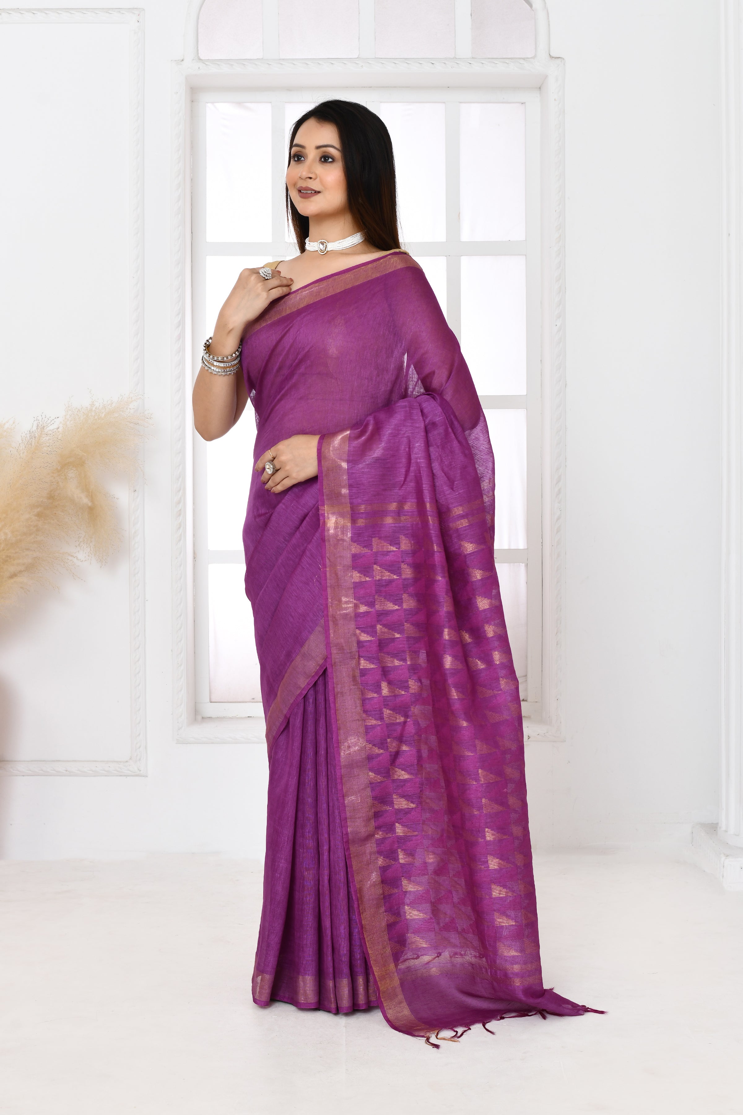 Pure handloom tussar linen saree with woven zari pallu