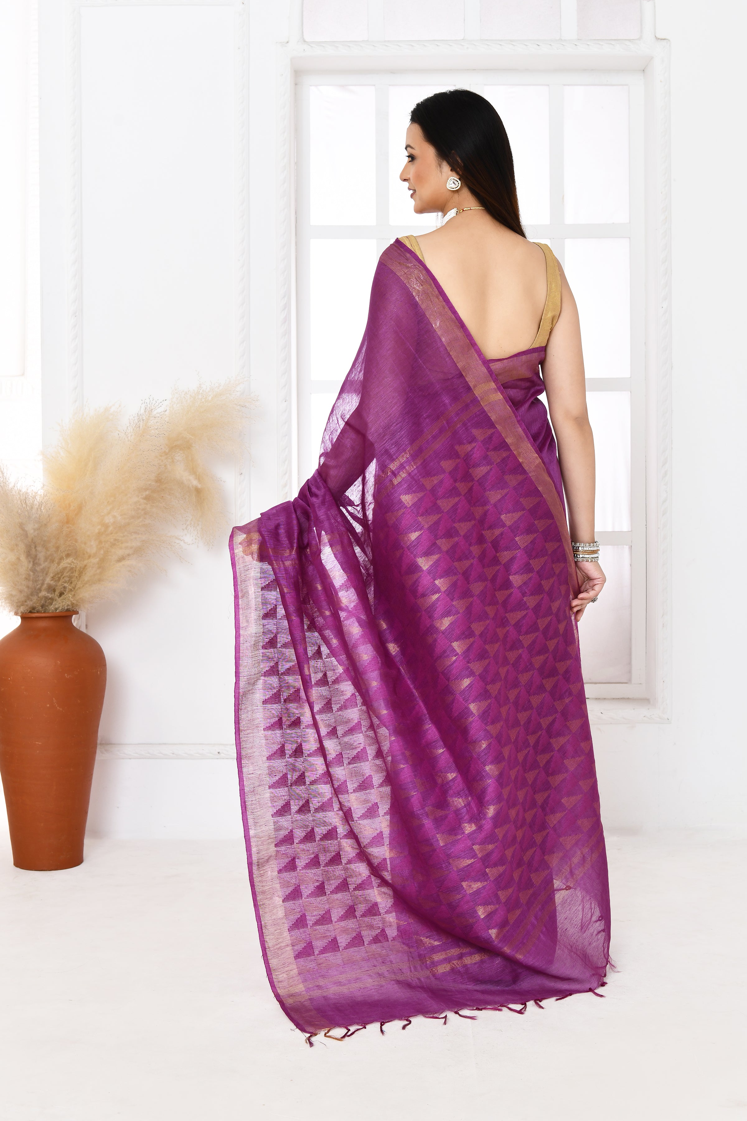 Pure handloom tussar linen saree with woven zari pallu