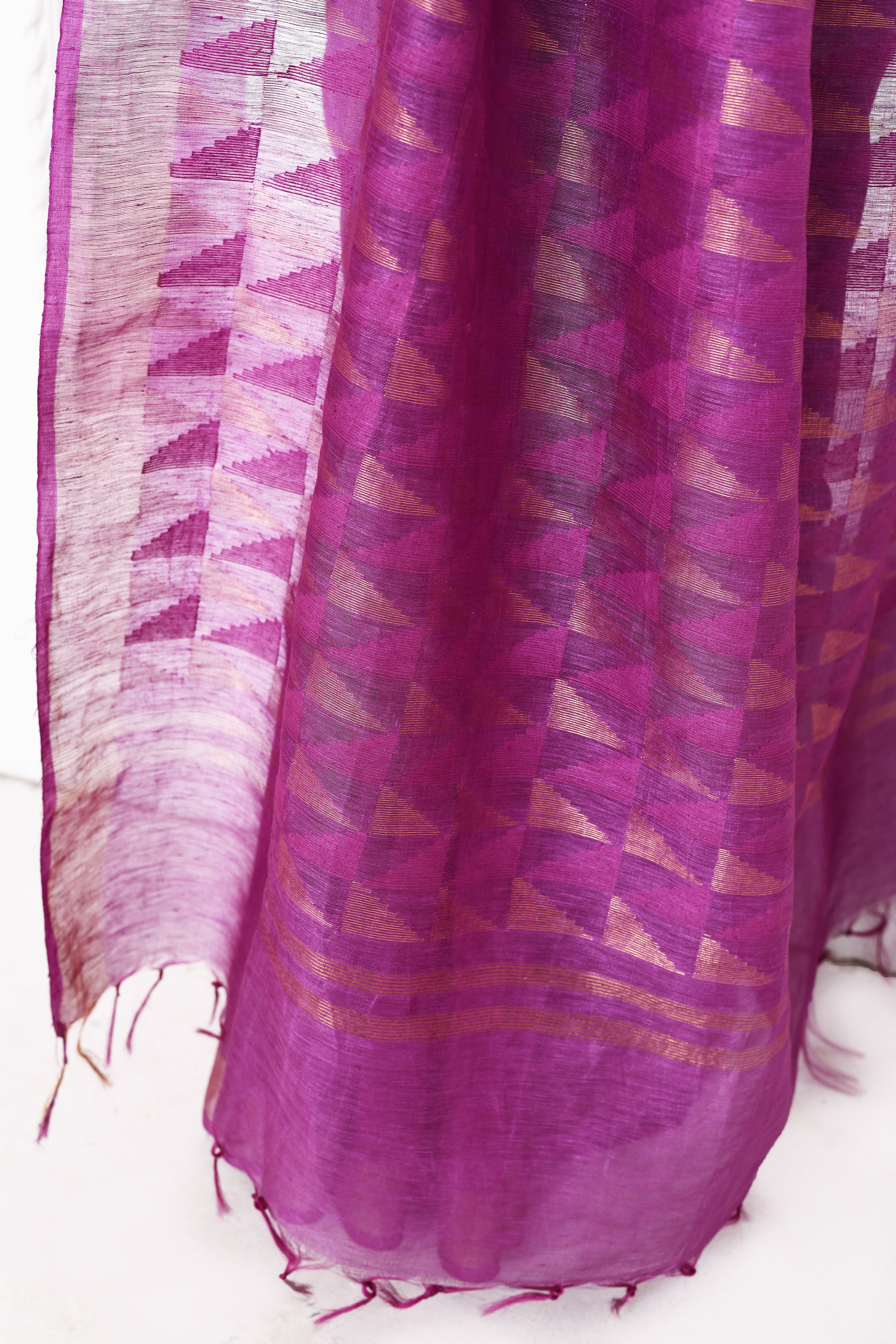 Pure handloom tussar linen saree with woven zari pallu