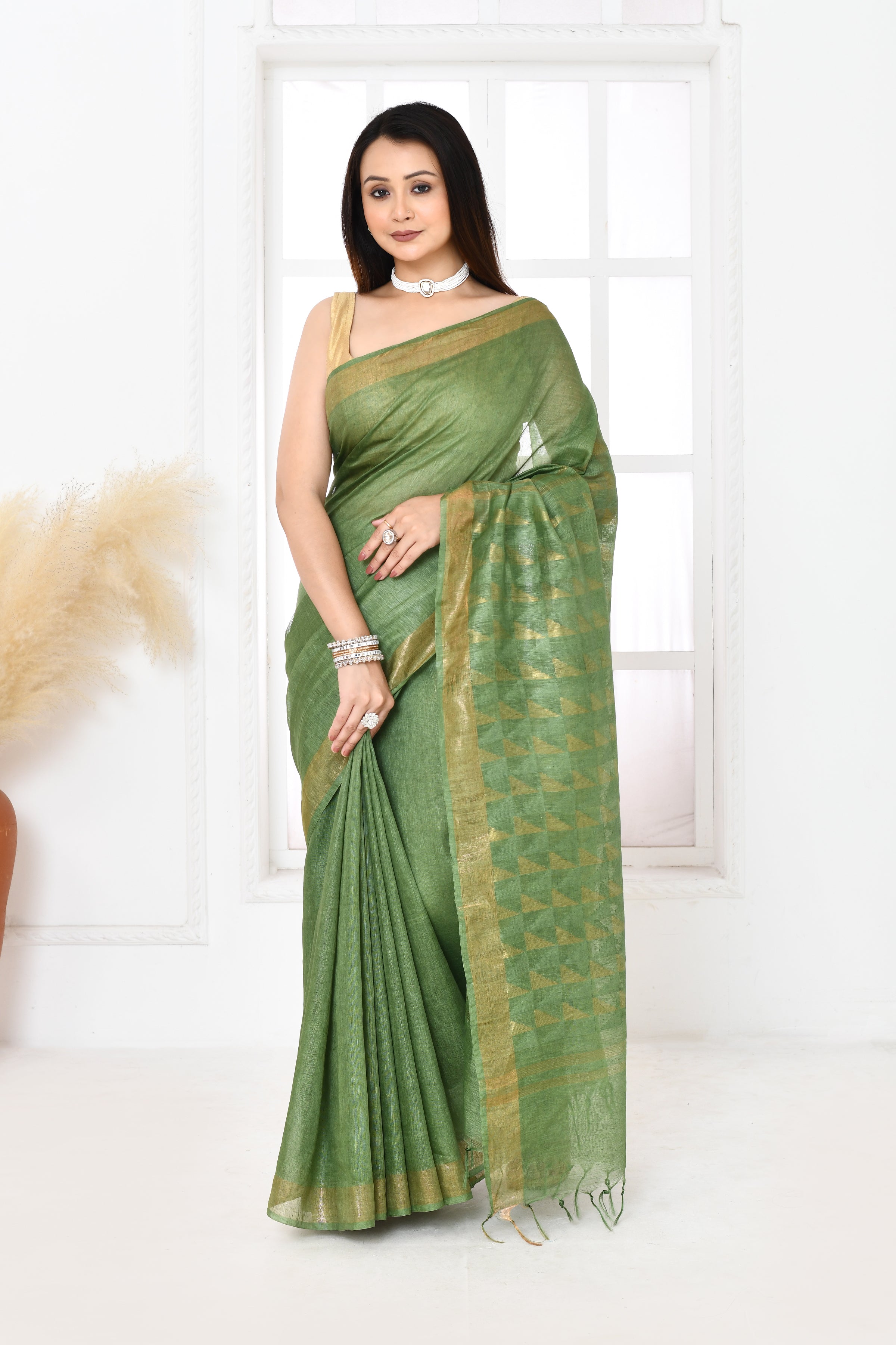 Pure handloom tussar linen saree with woven zari pallu