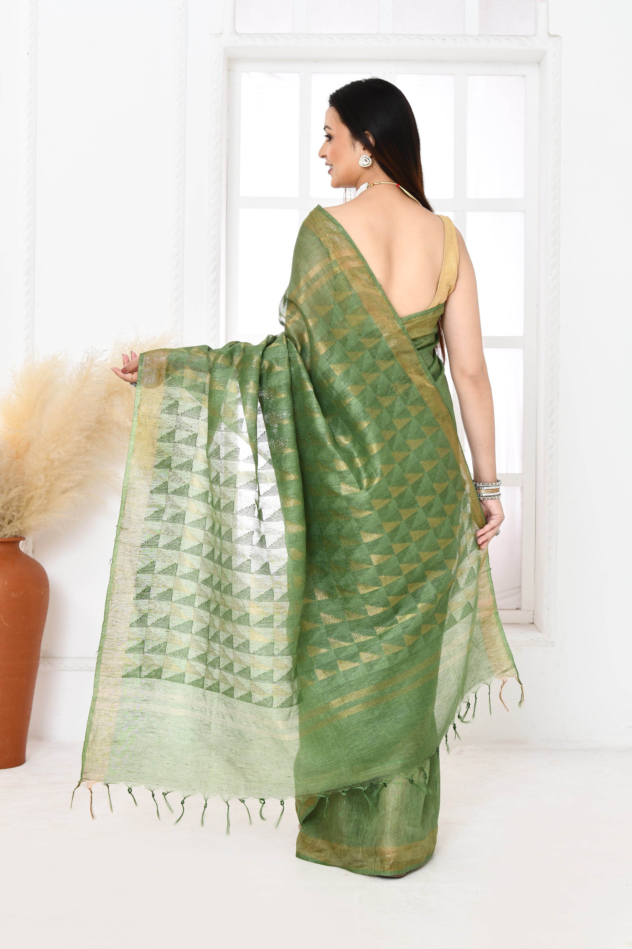 Pure handloom tussar linen saree with woven zari pallu