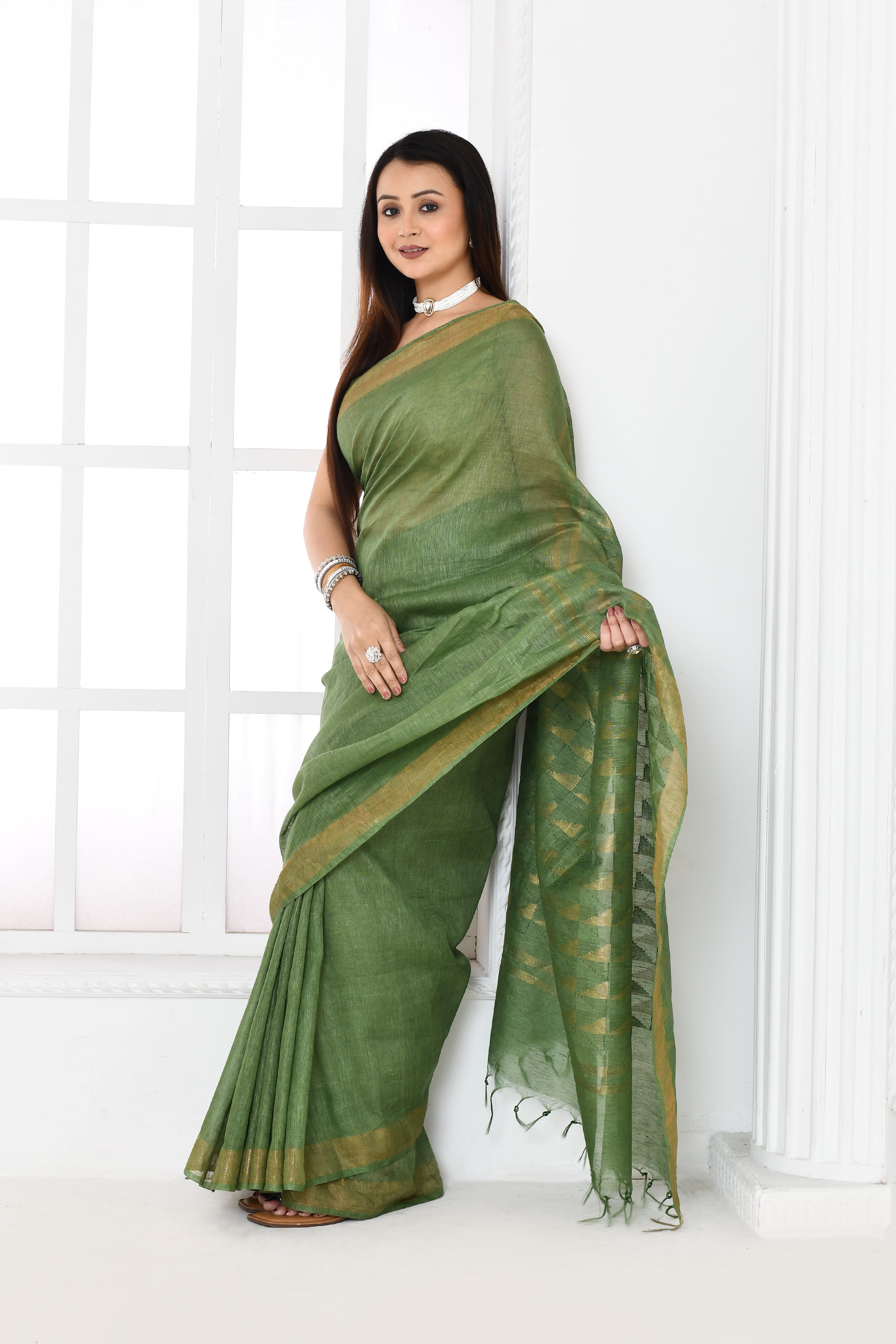 Pure handloom tussar linen saree with woven zari pallu