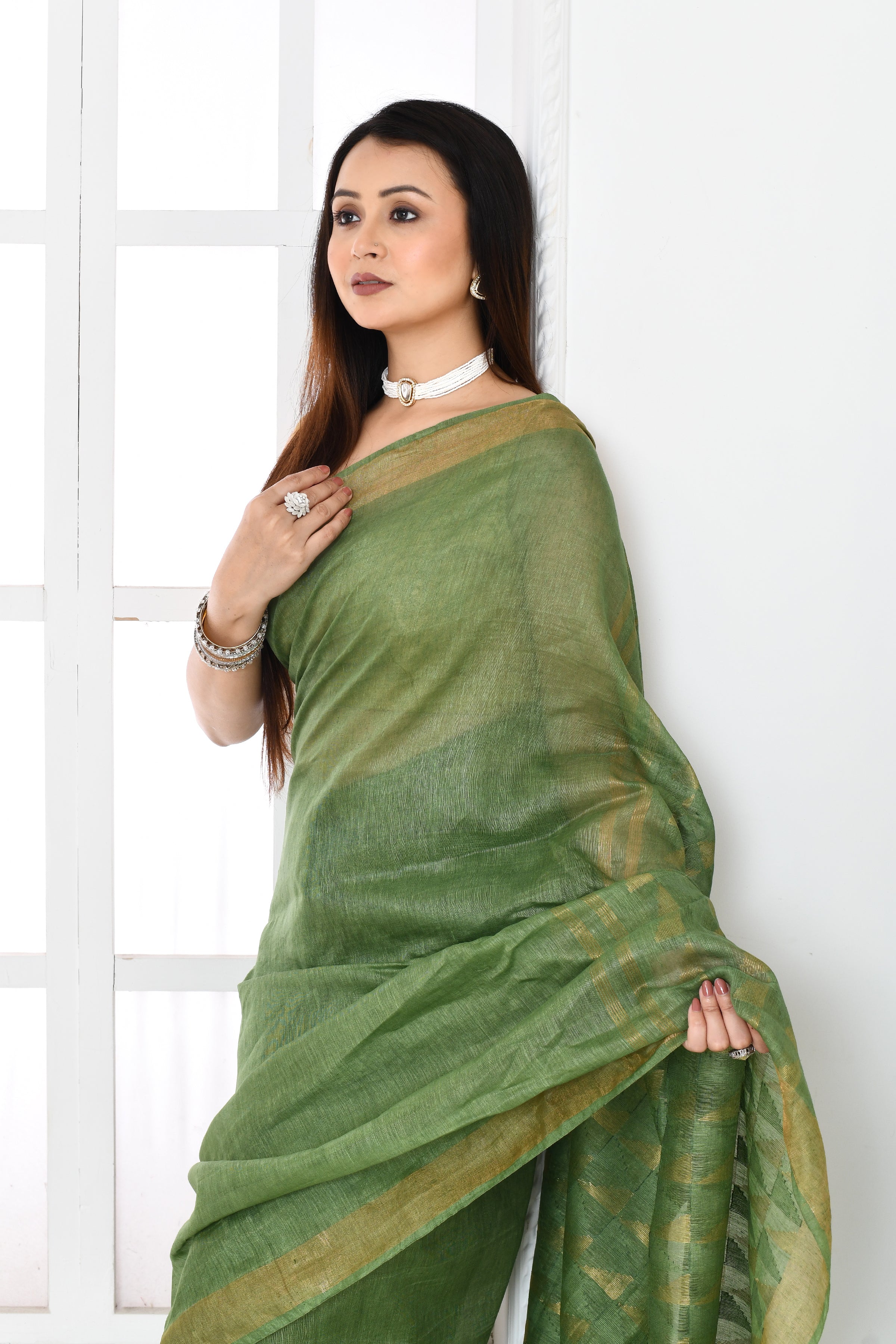 Pure handloom tussar linen saree with woven zari pallu