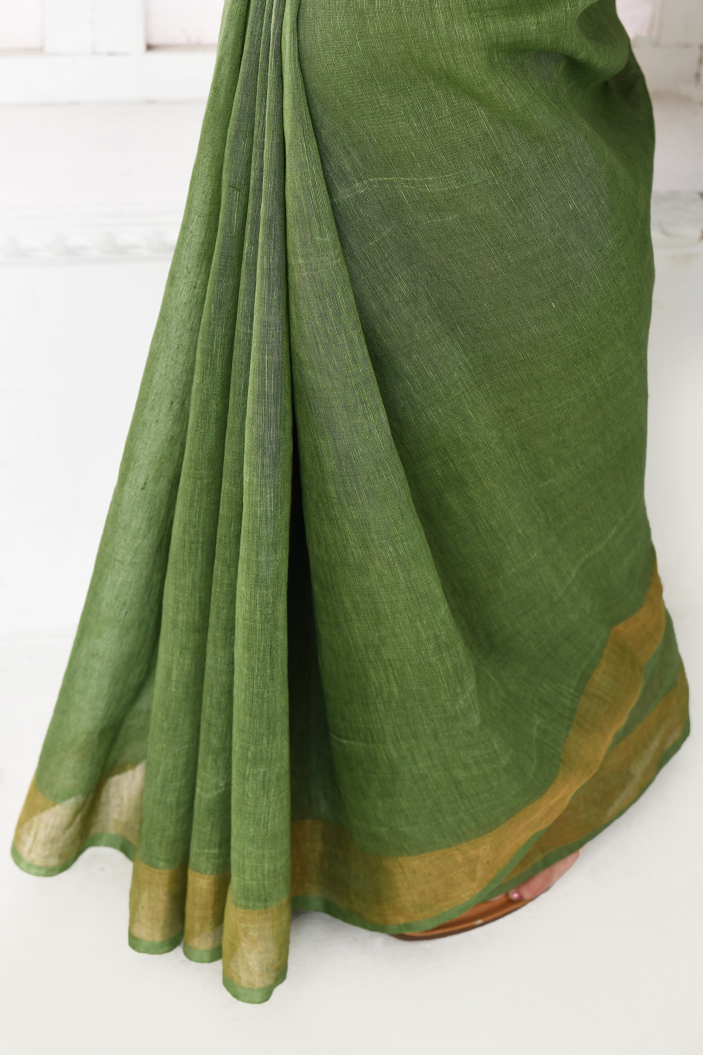 Pure handloom tussar linen saree with woven zari pallu