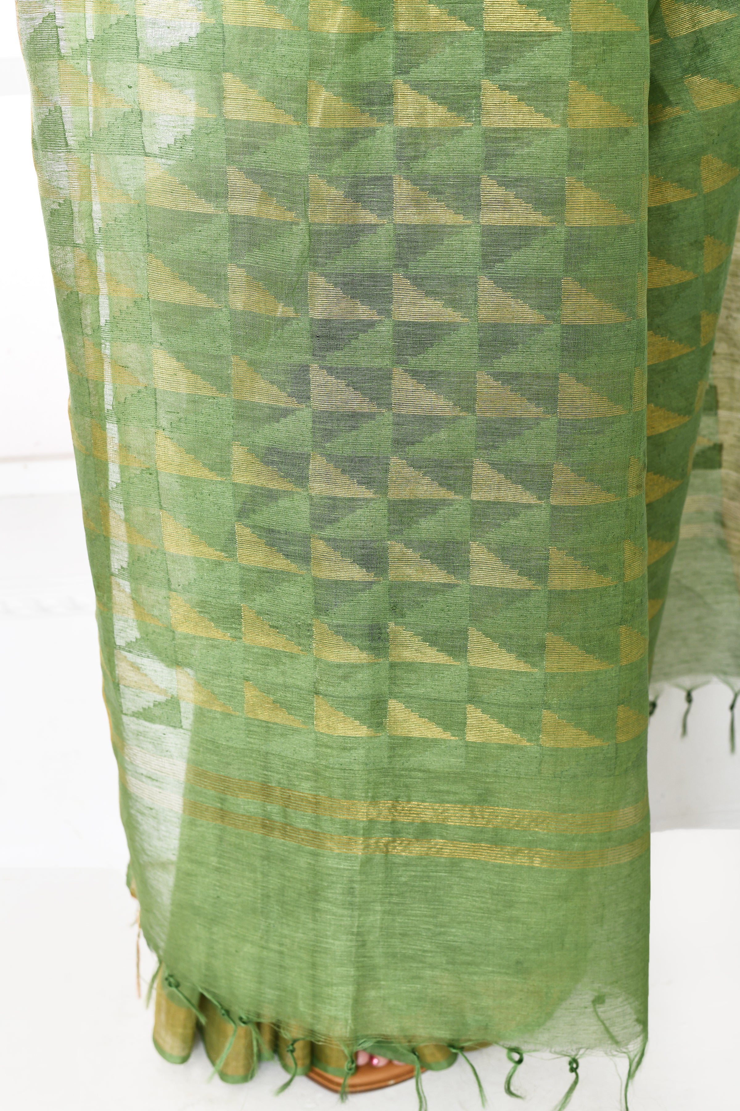 Pure handloom tussar linen saree with woven zari pallu