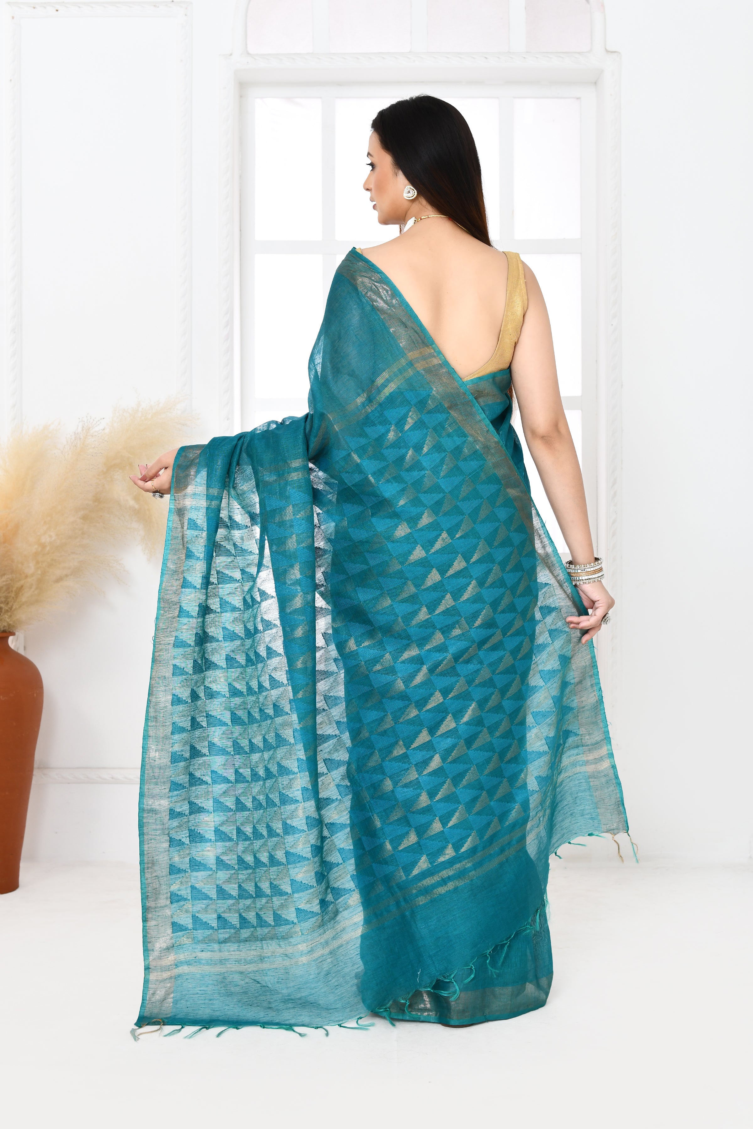 Pure handloom tussar linen saree with woven zari pallu