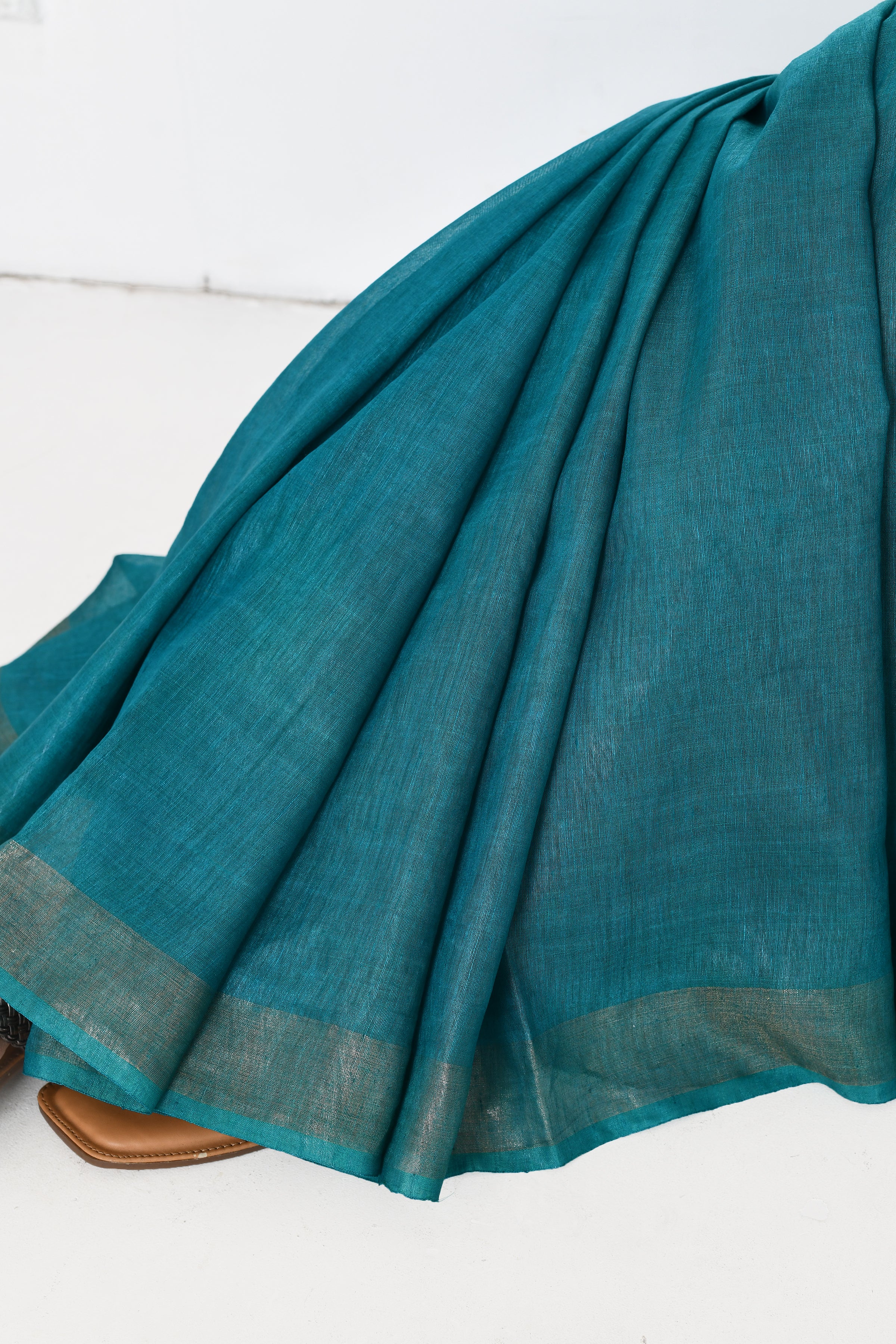 Pure handloom tussar linen saree with woven zari pallu