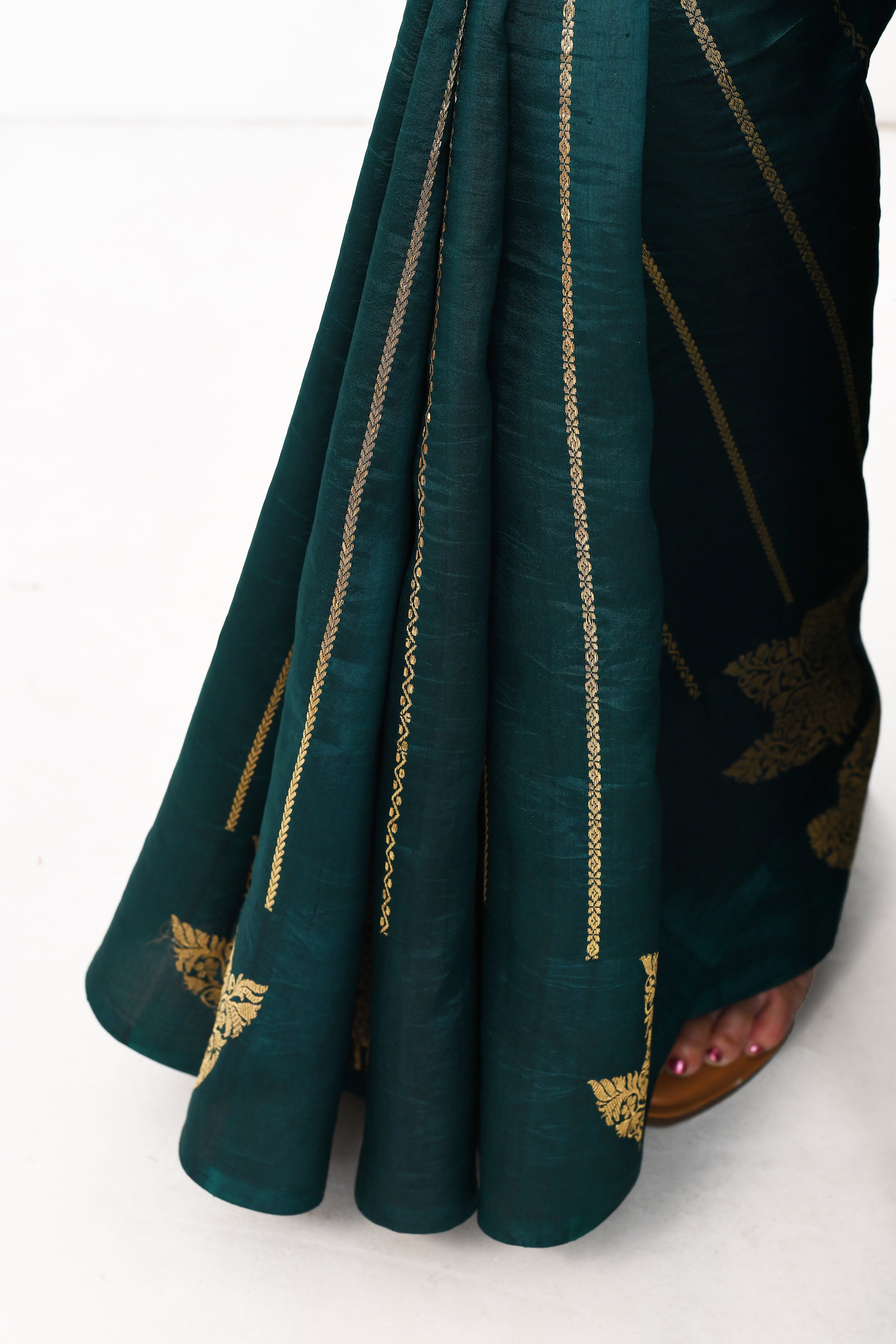 Pure handloom Banarasi katan silk saree with golden stripes pattern kadwa weaving & satin silk border-Bottle green