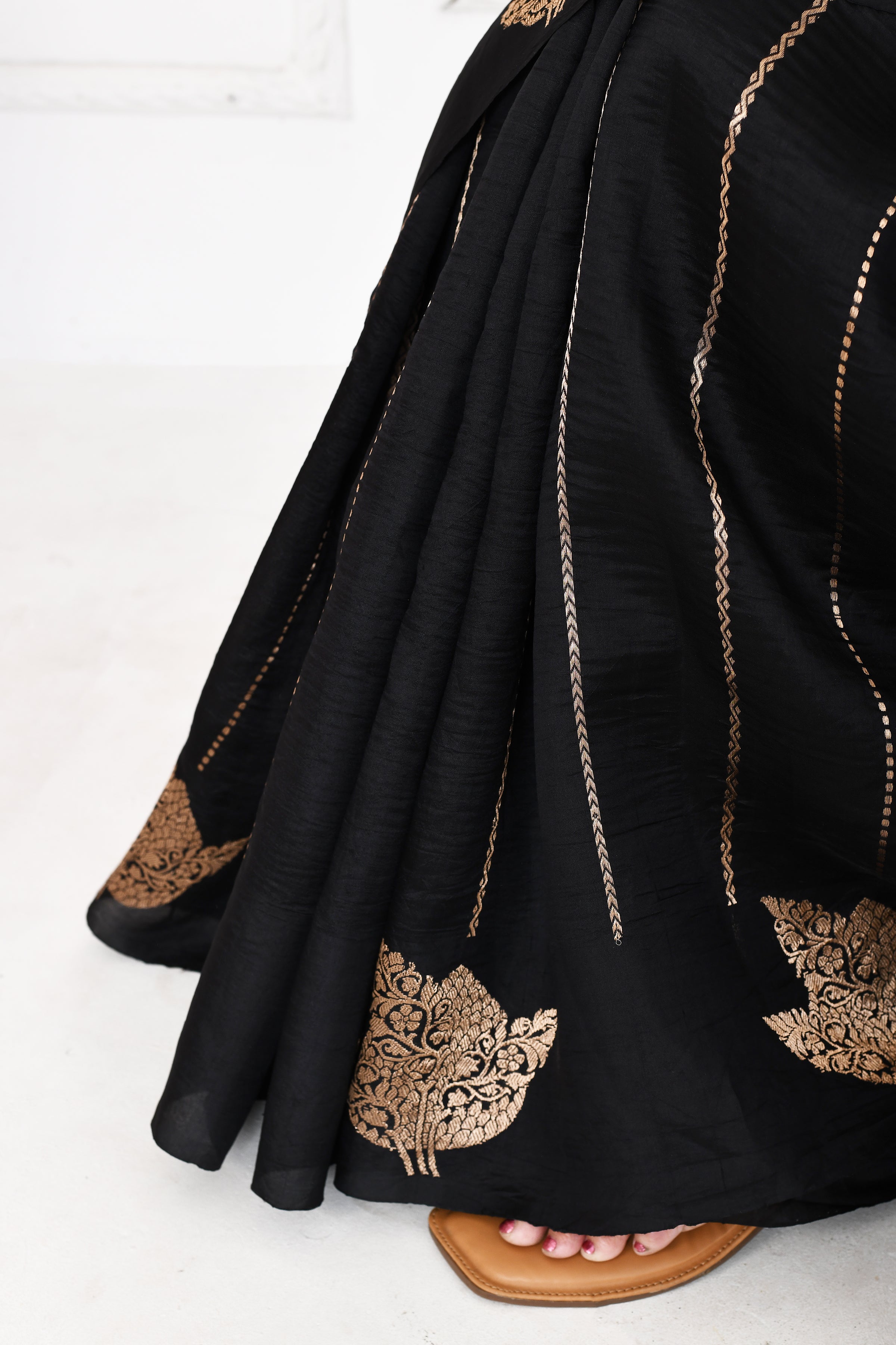 Pure handloom Banarasi katan silk saree with golden stripes pattern kadwa weaving & satin silk border-Black