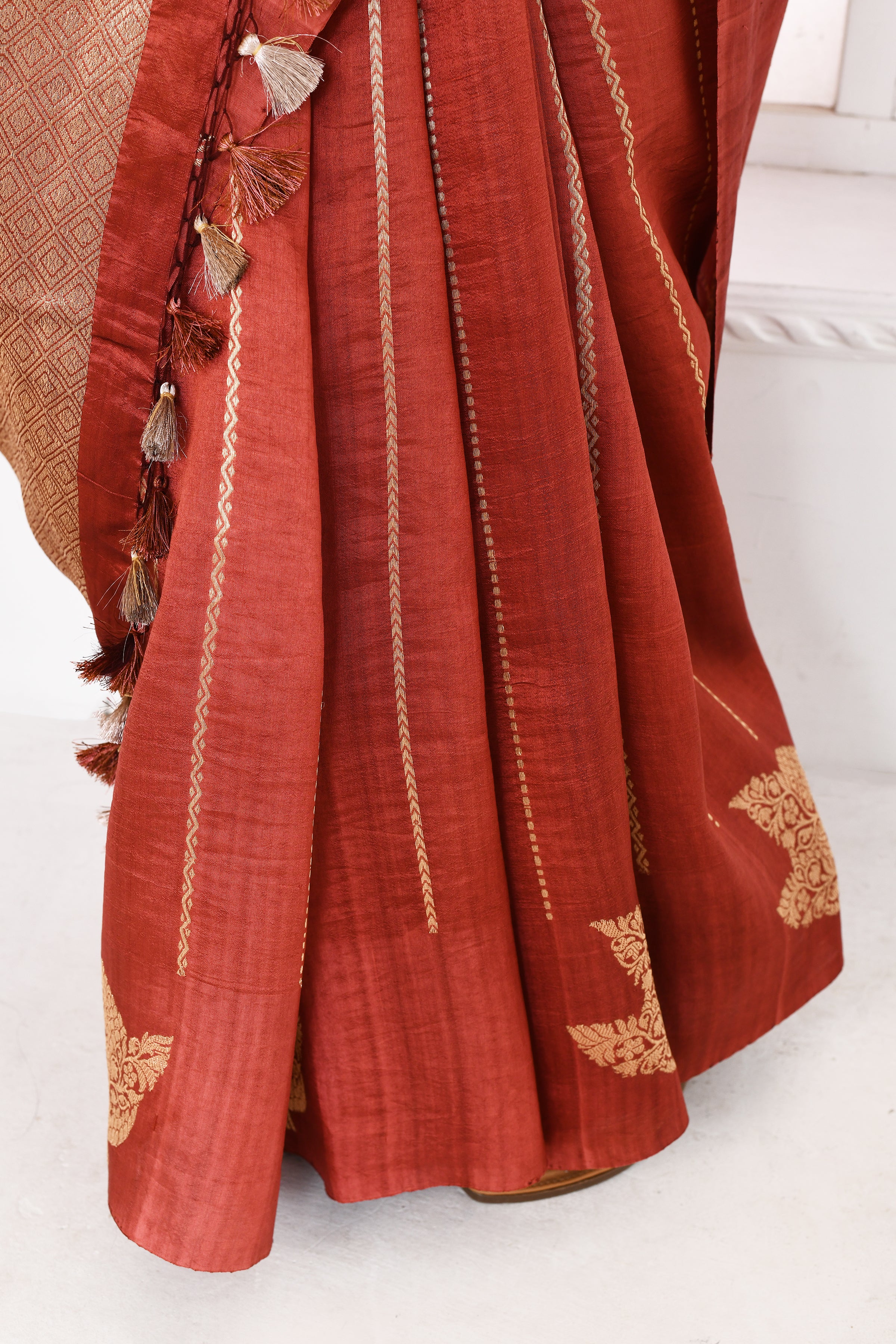 Pure handloom Banarasi katan silk saree with golden stripes pattern kadwa weaving & satin silk border-Coral