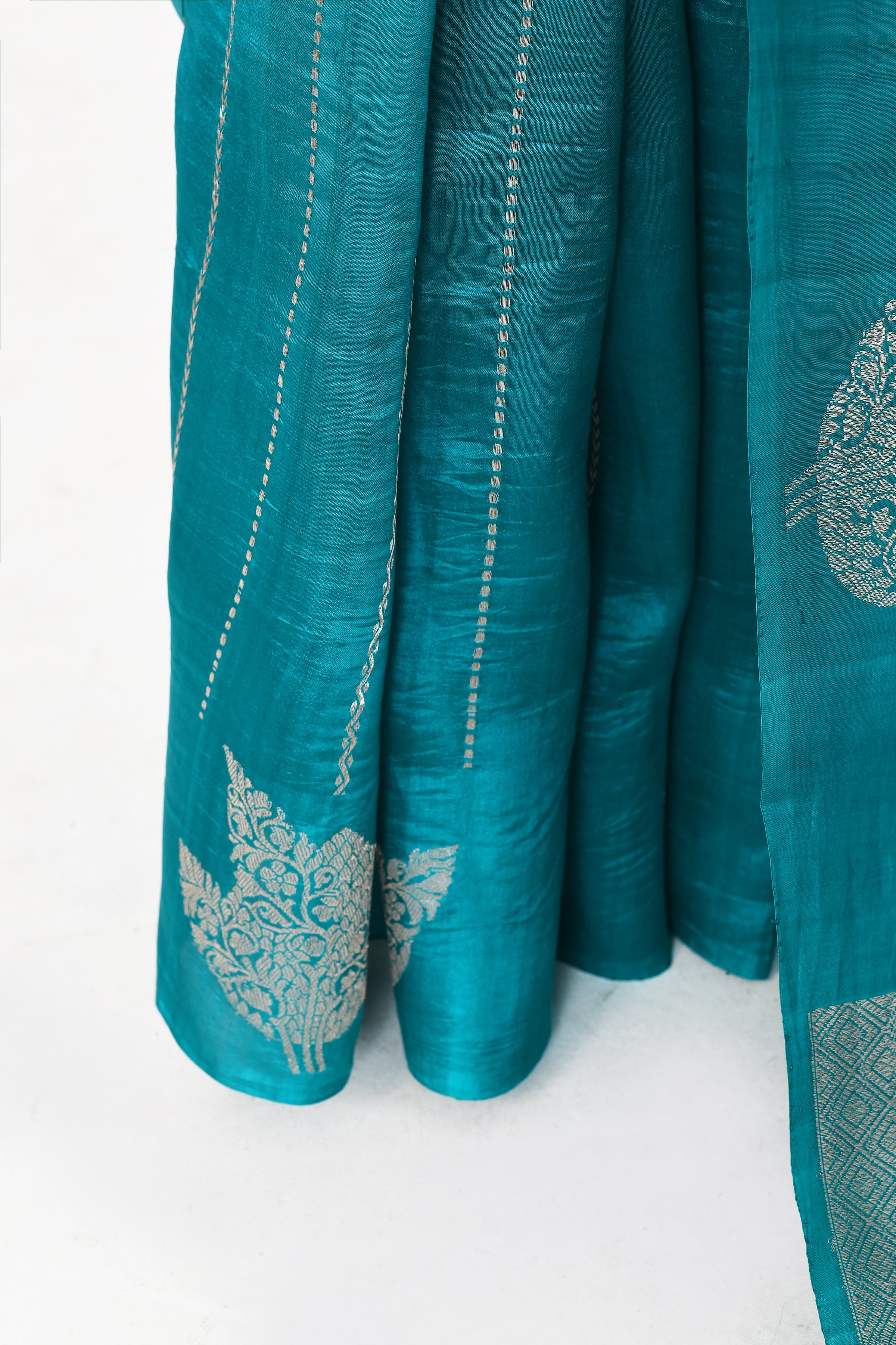 Pure handloom Banarasi katan silk saree with golden stripes pattern kadwa weaving & satin silk border-Turquoise blue