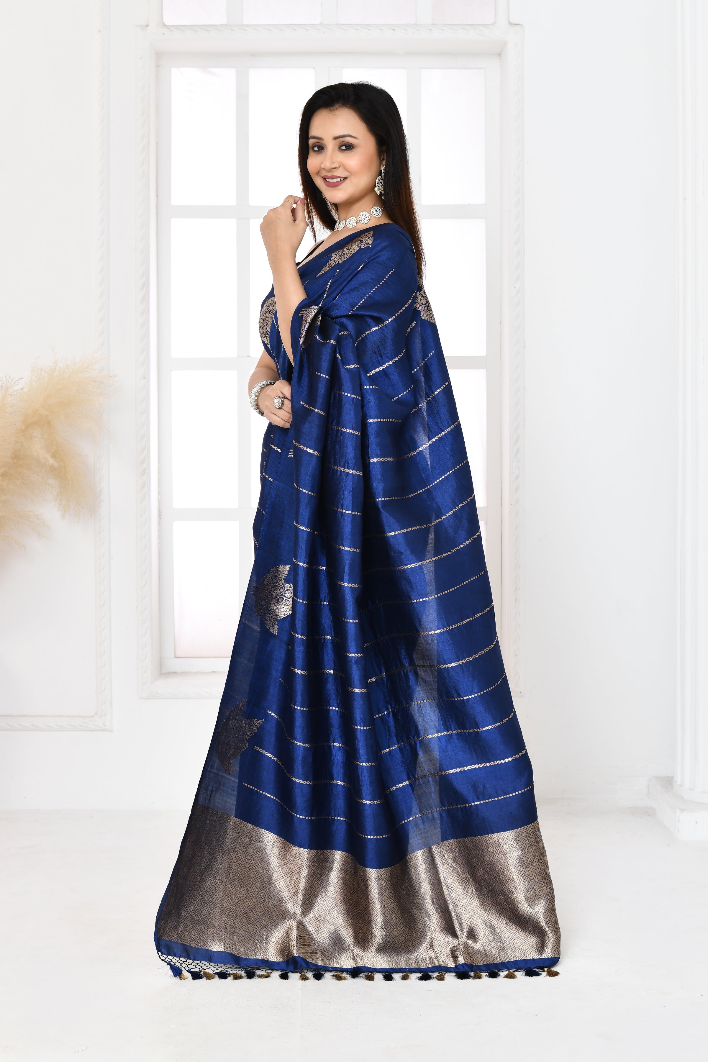 Pure handloom Banarasi katan silk saree with golden stripes pattern kadwa weaving & satin silk border-Royal blue