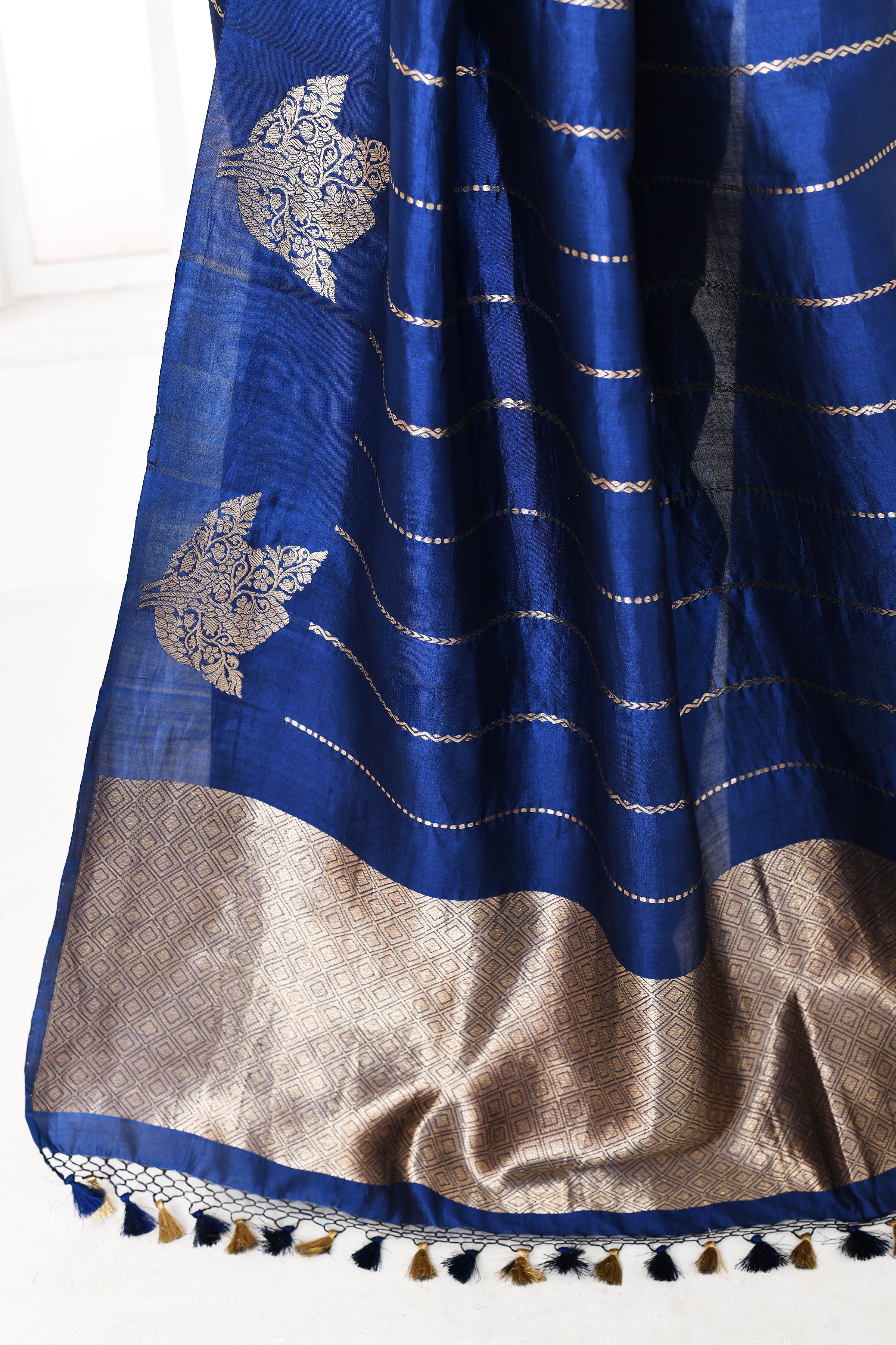 Pure handloom Banarasi katan silk saree with golden stripes pattern kadwa weaving & satin silk border-Royal blue
