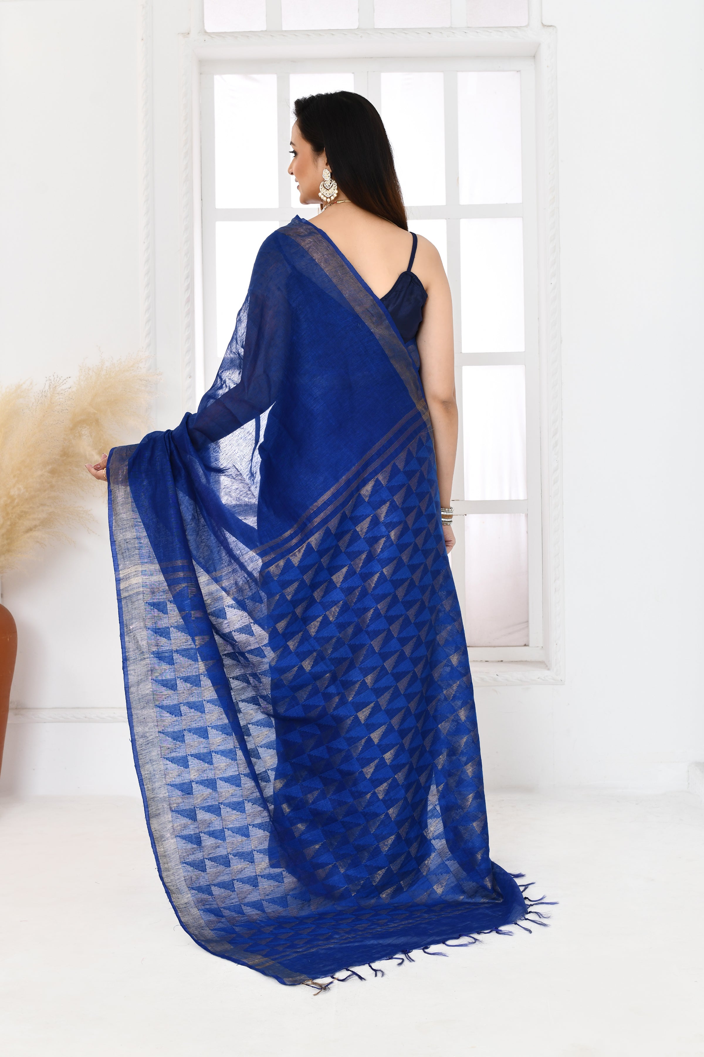 Pure handloom tussar linen saree with woven zari pallu