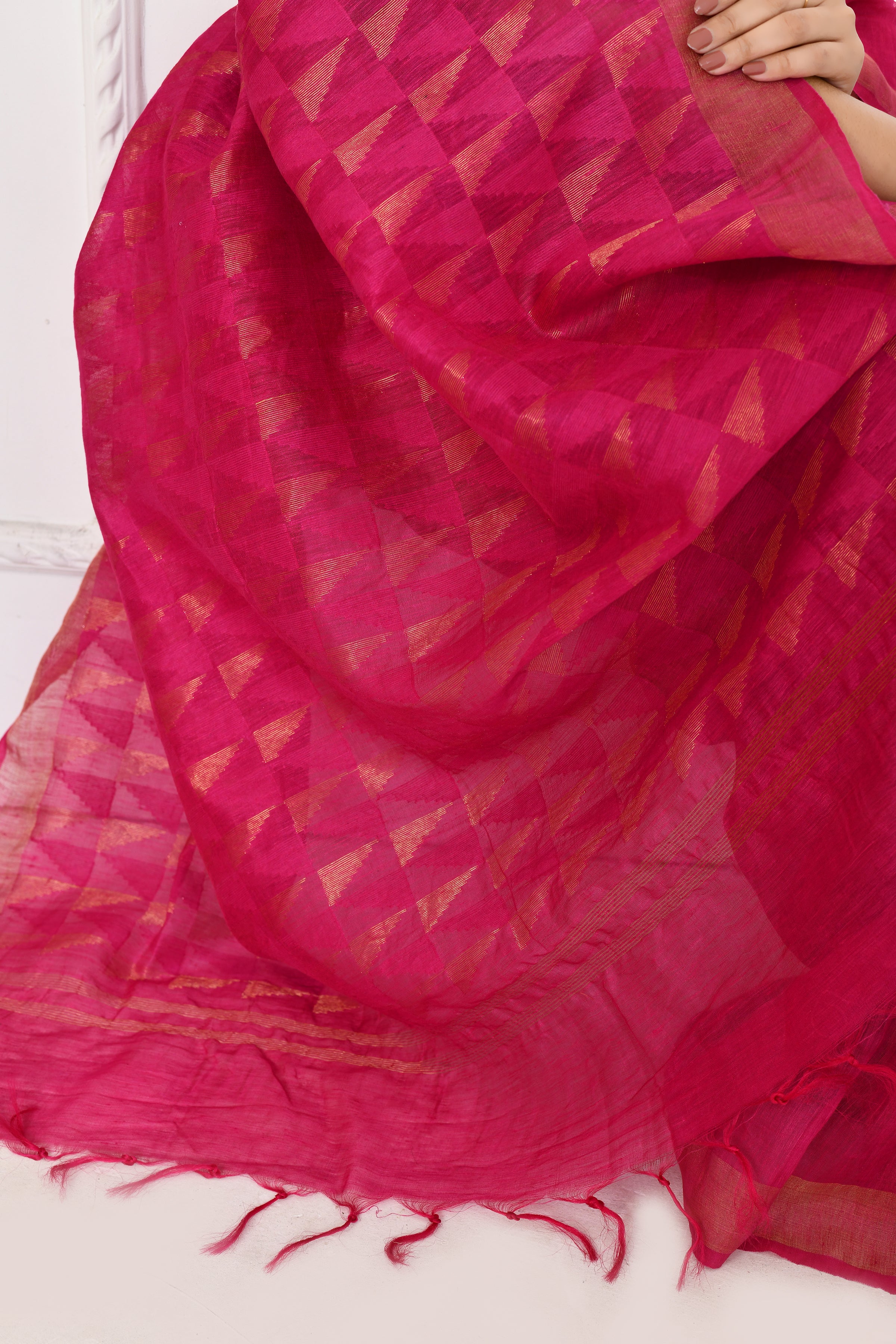 Pure handloom tussar linen saree with woven zari pallu