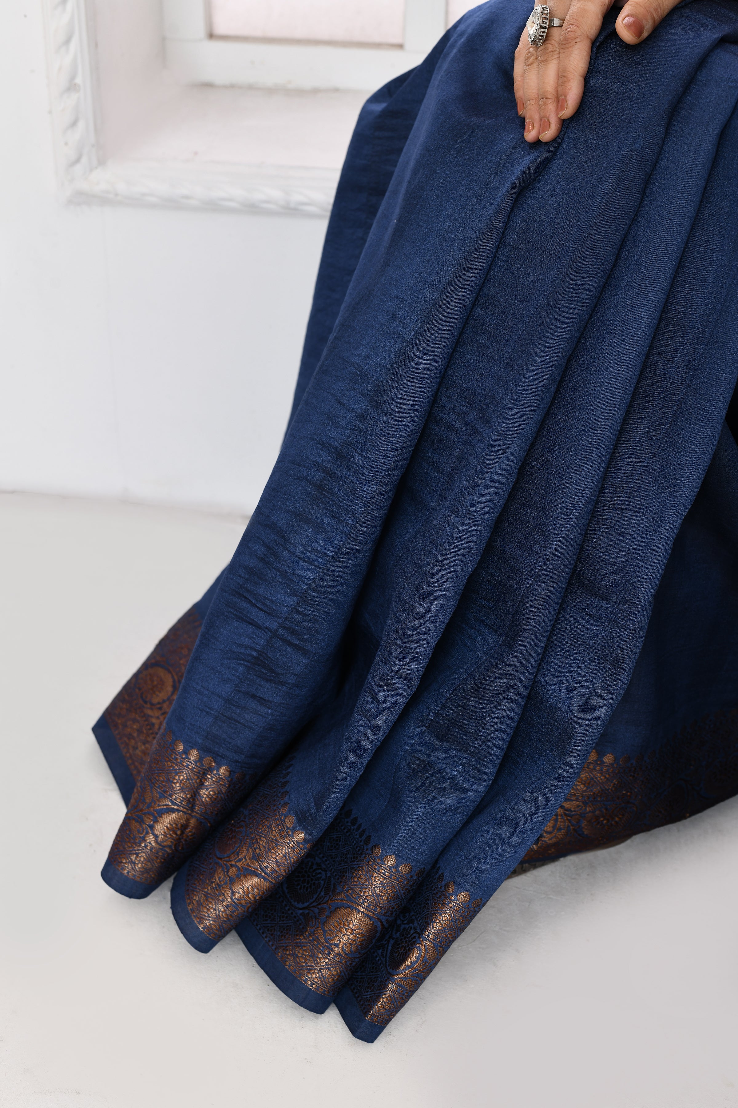 Pure tussar silk Banarasi saree with kadwa weaving-Royal blue