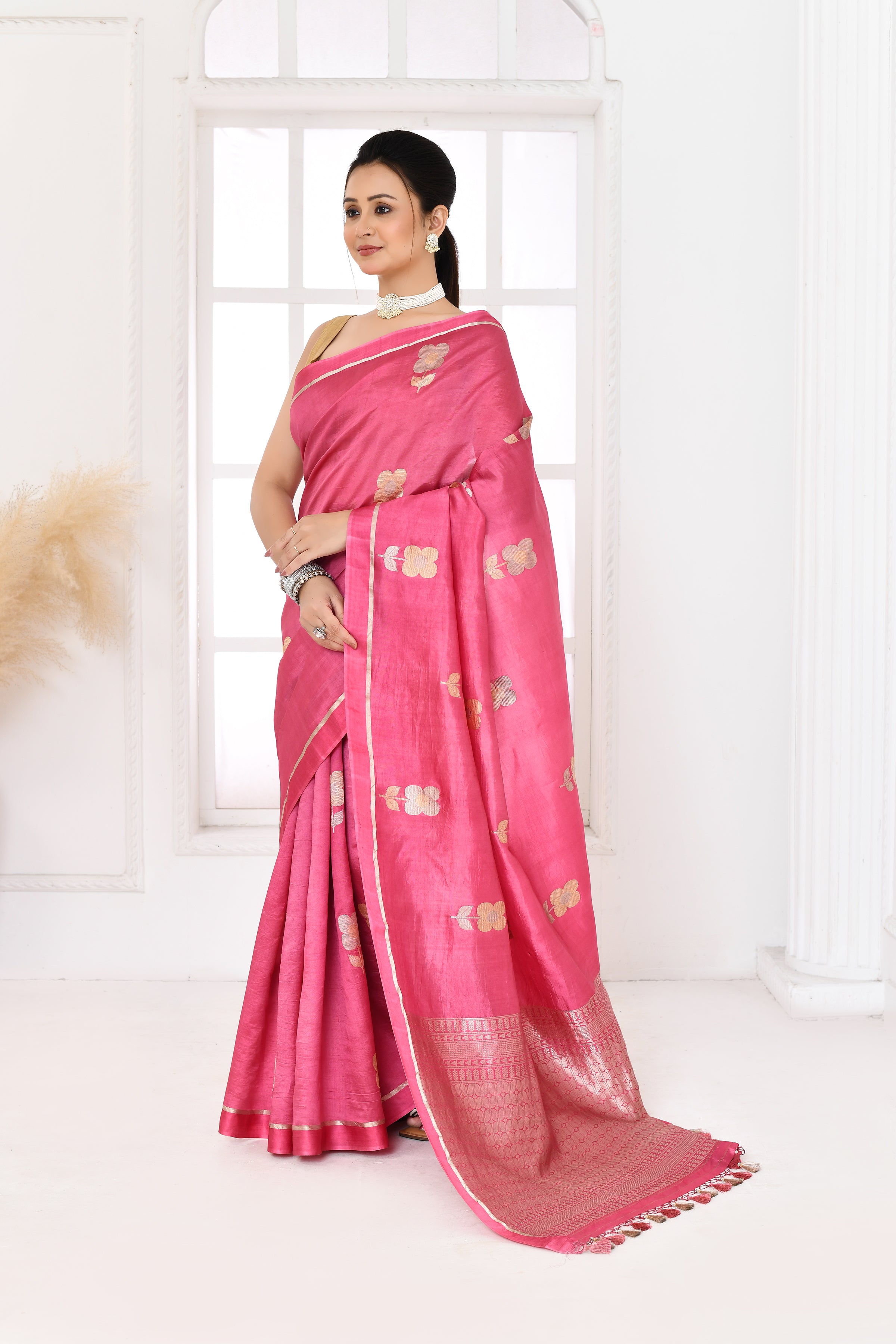 Pure handloom Banarasi katan silk saree with floral pattern kadwa weaving & satin silk border-Rose pink