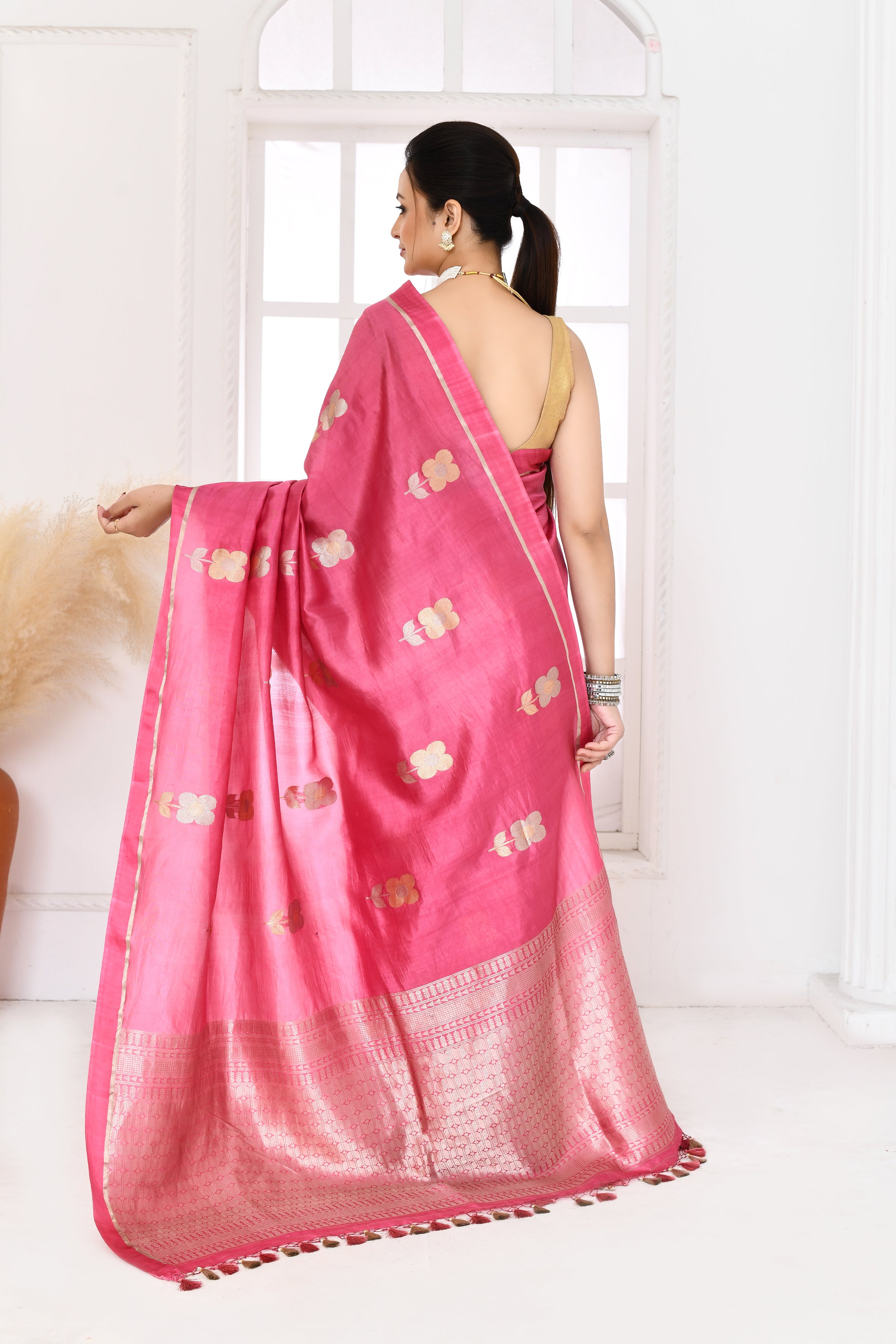 Pure handloom Banarasi katan silk saree with floral pattern kadwa weaving & satin silk border-Rose pink